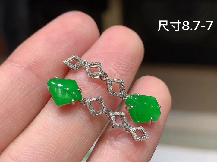 18K 冰绿随形耳坠 无裂, 尺寸，8.7-7