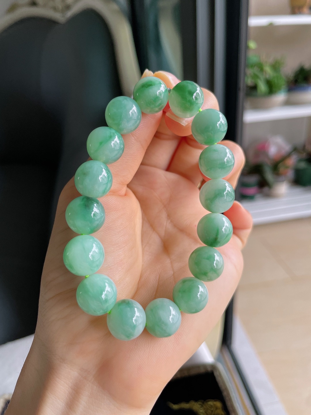 缅甸天然翡翠A货，冰飘花手串，尺寸：12.6mm。【编3064】