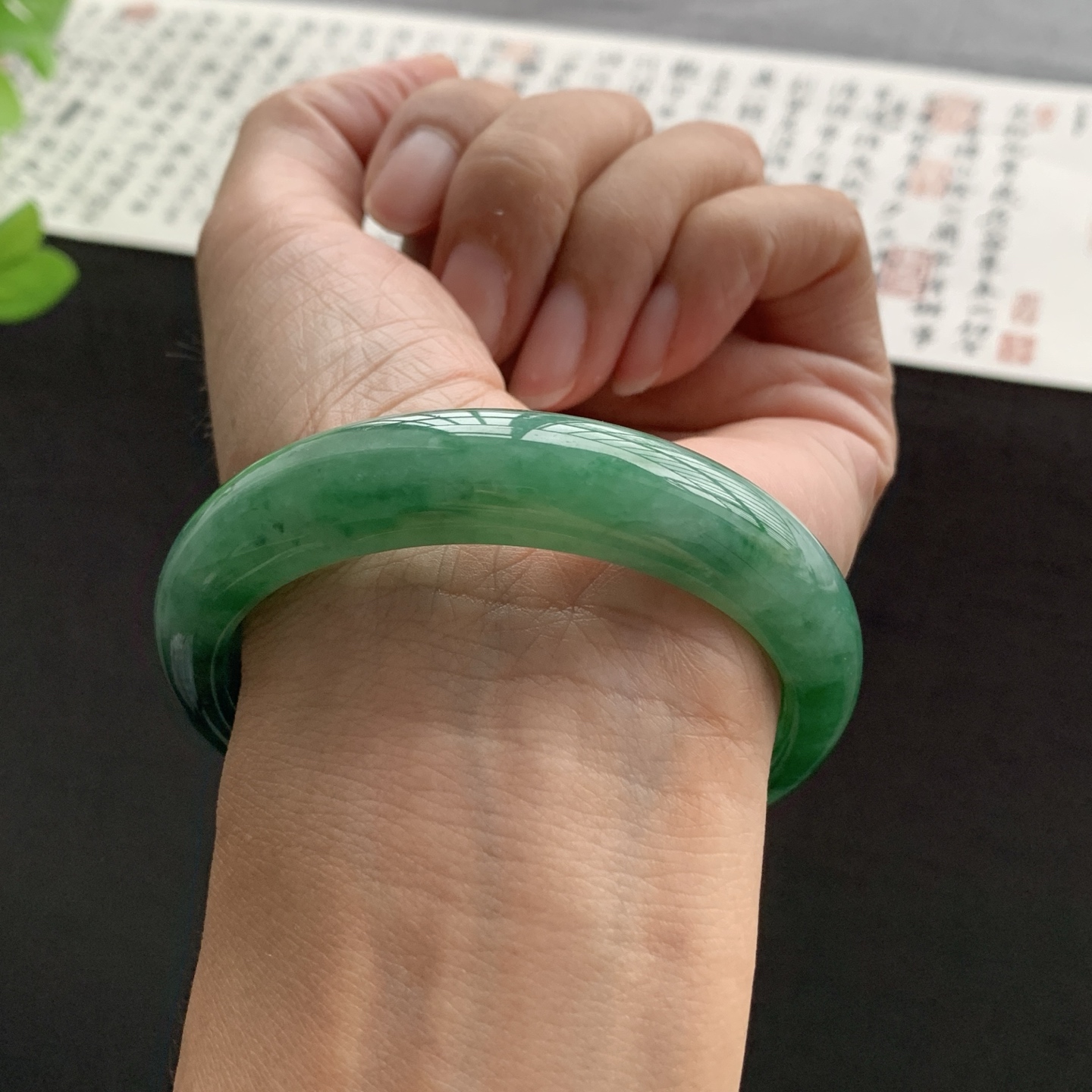 071515GX 飘绿花正圈翡翠手镯 56.9-13-8