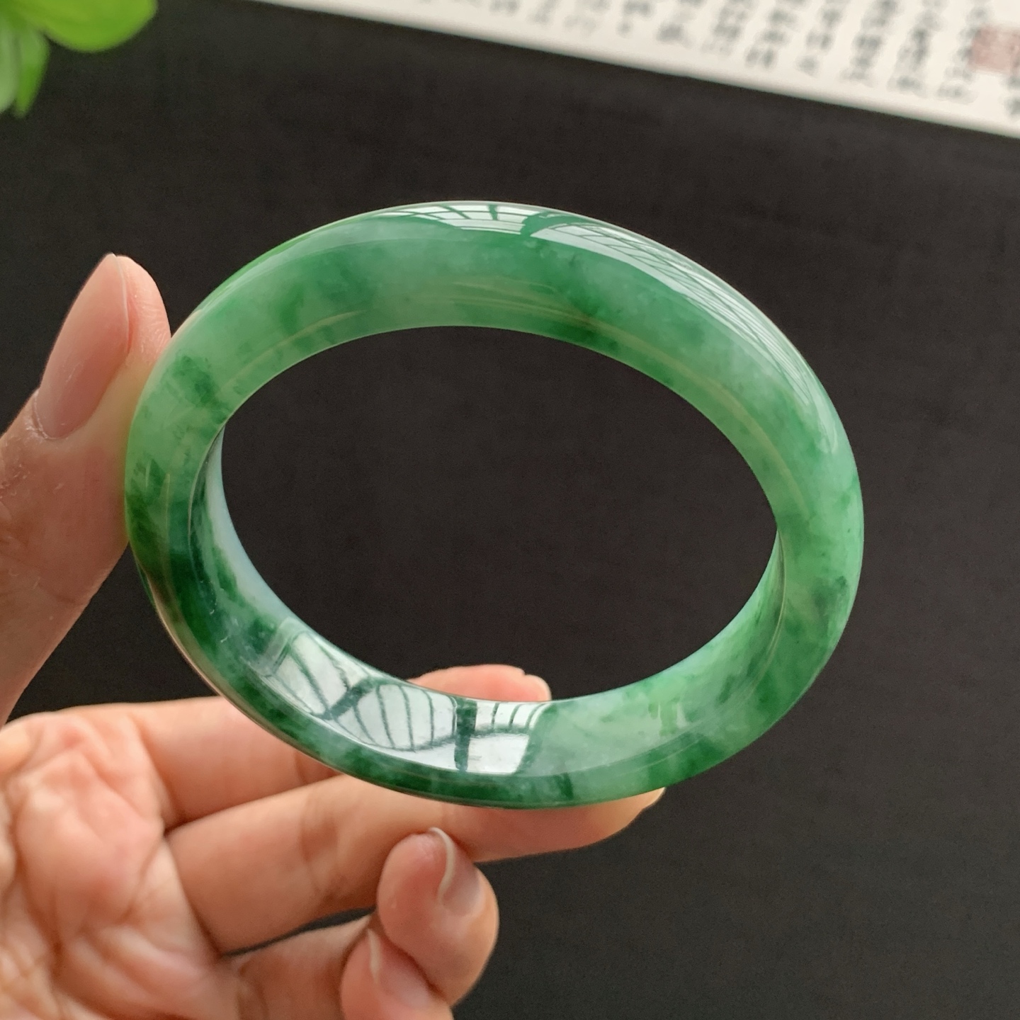 071515GX 飘绿花正圈翡翠手镯 56.9-13-8