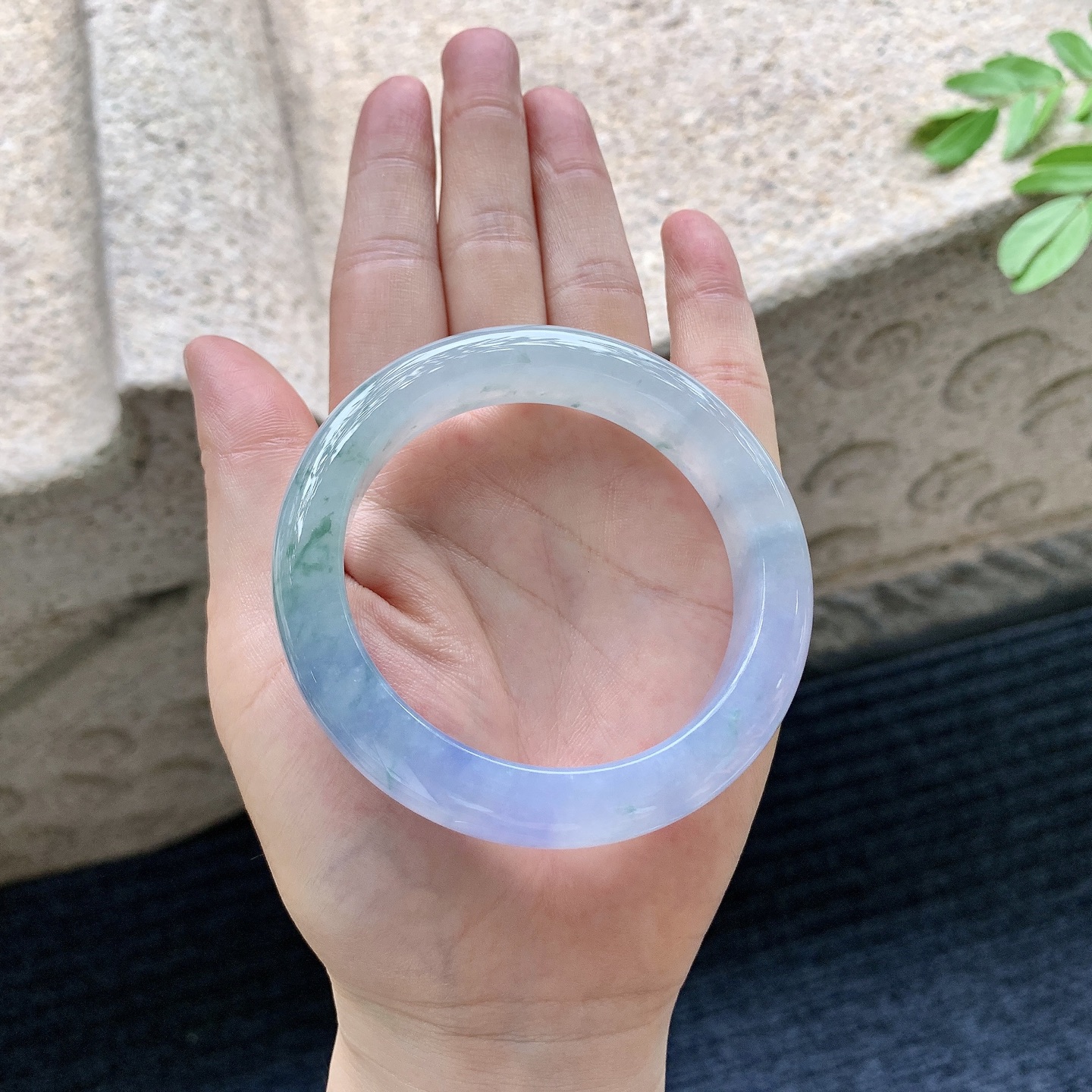 正圈54 55【圈口】55.1/12/9【编码】A3071744【描述】冰糯飘花，水润，种老，细腻，