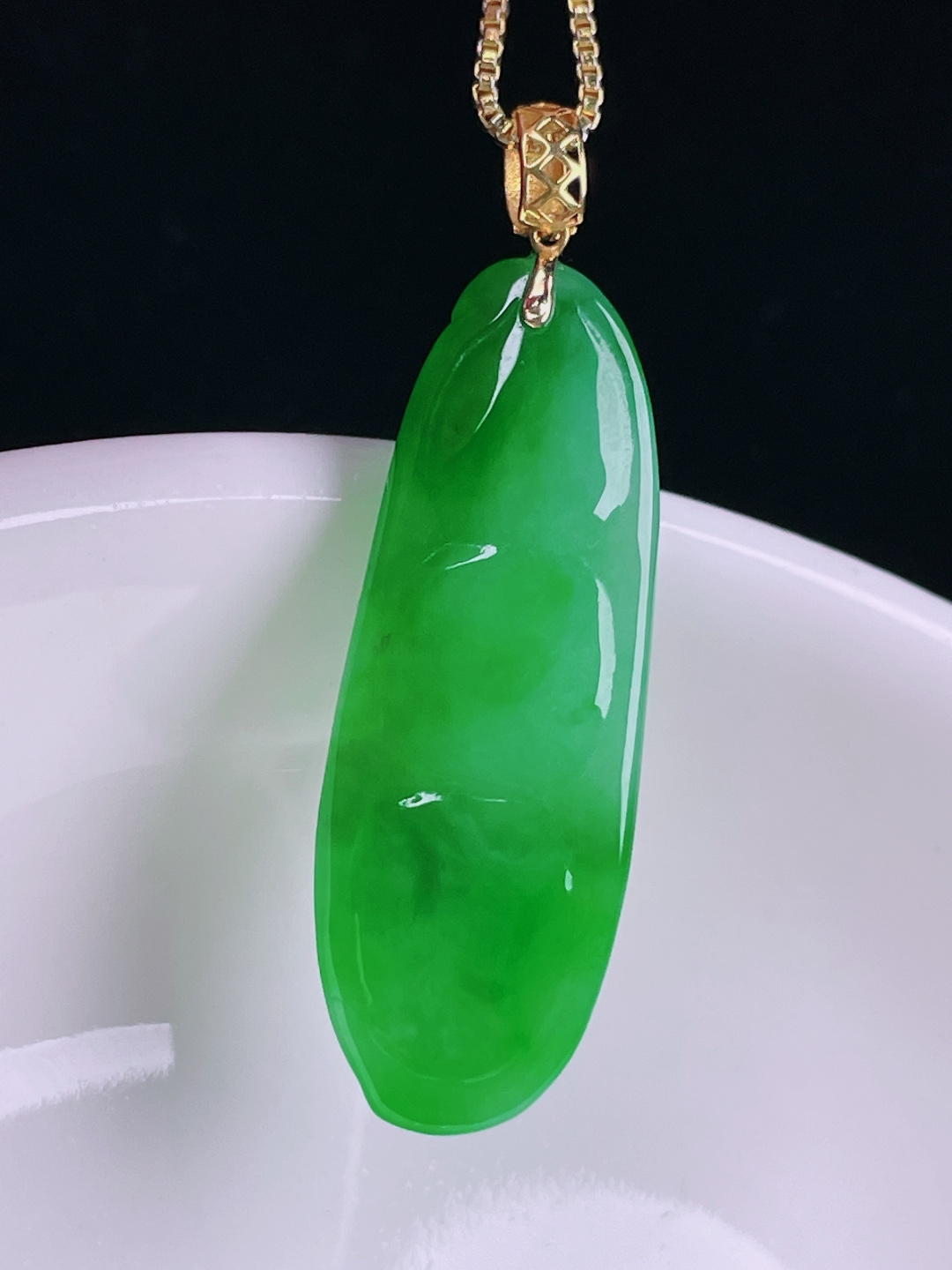 ️辣绿福豆，老种起光，细底通透，尺寸：35.7裸石30/11.3/7mm0716