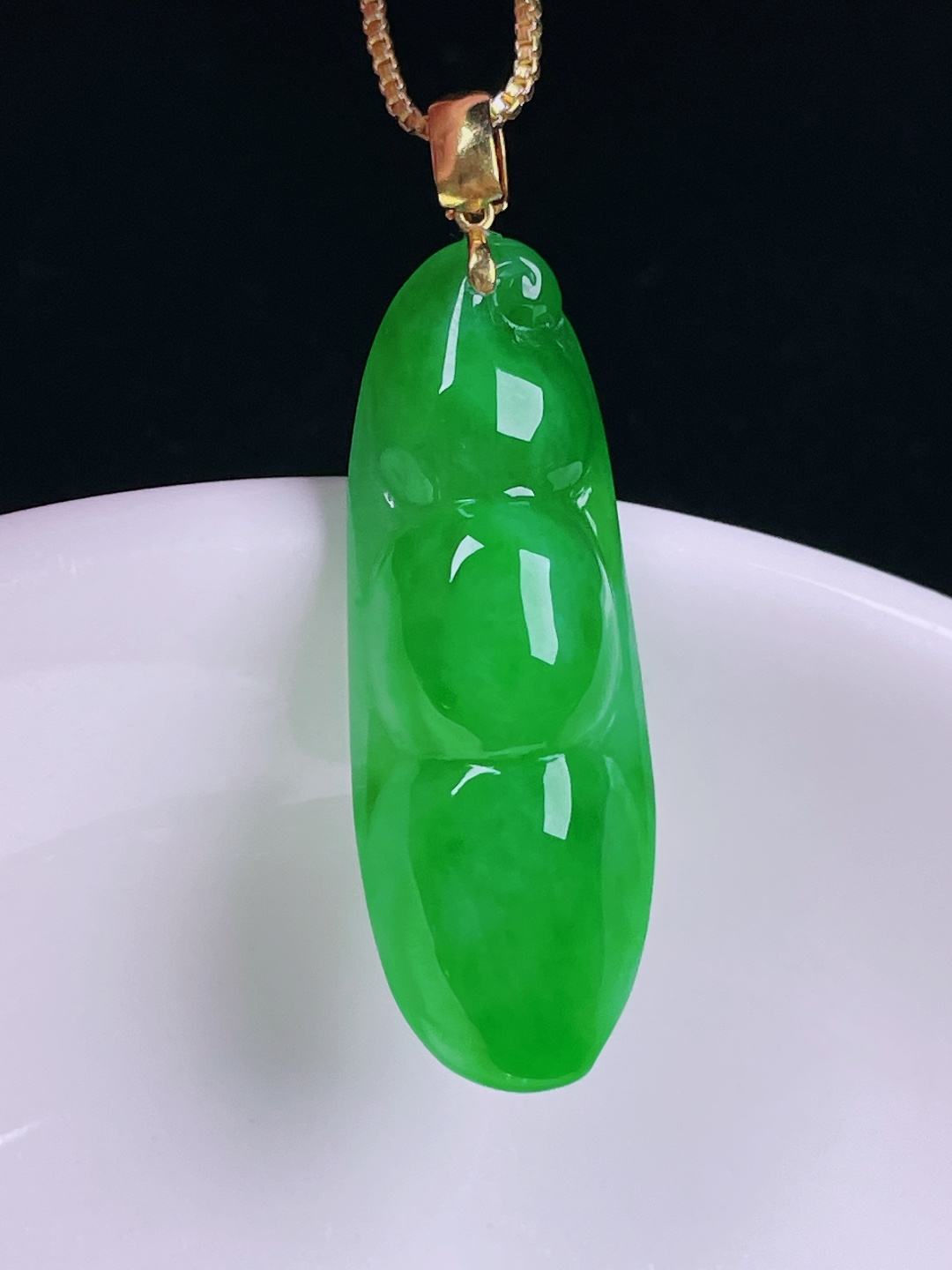 ️辣绿福豆，老种起光，细底通透，尺寸：35.7裸石30/11.3/7mm0716
