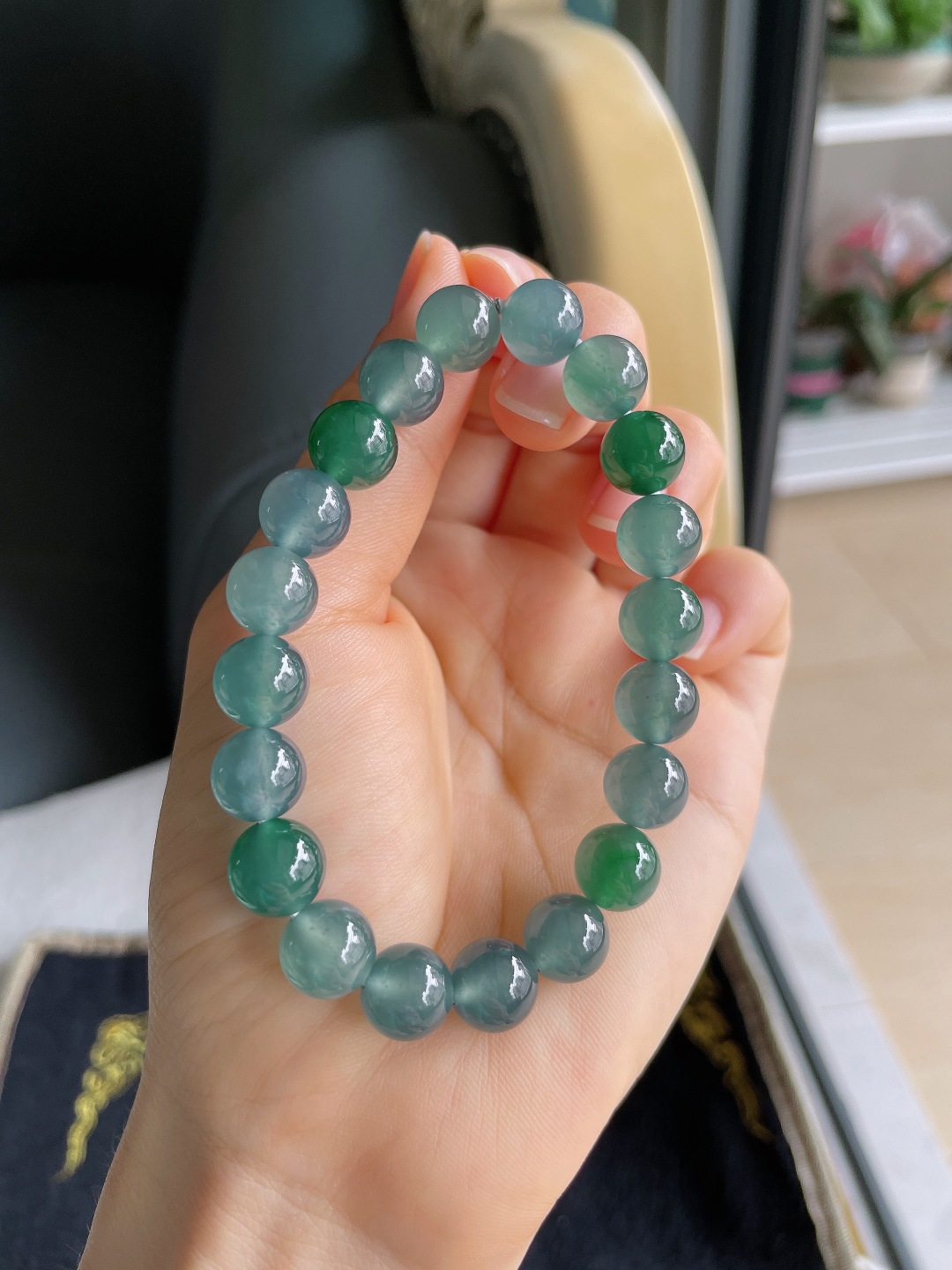 天然翡翠A货，冰蓝水手串，尺寸：9.8mm。【编3465】