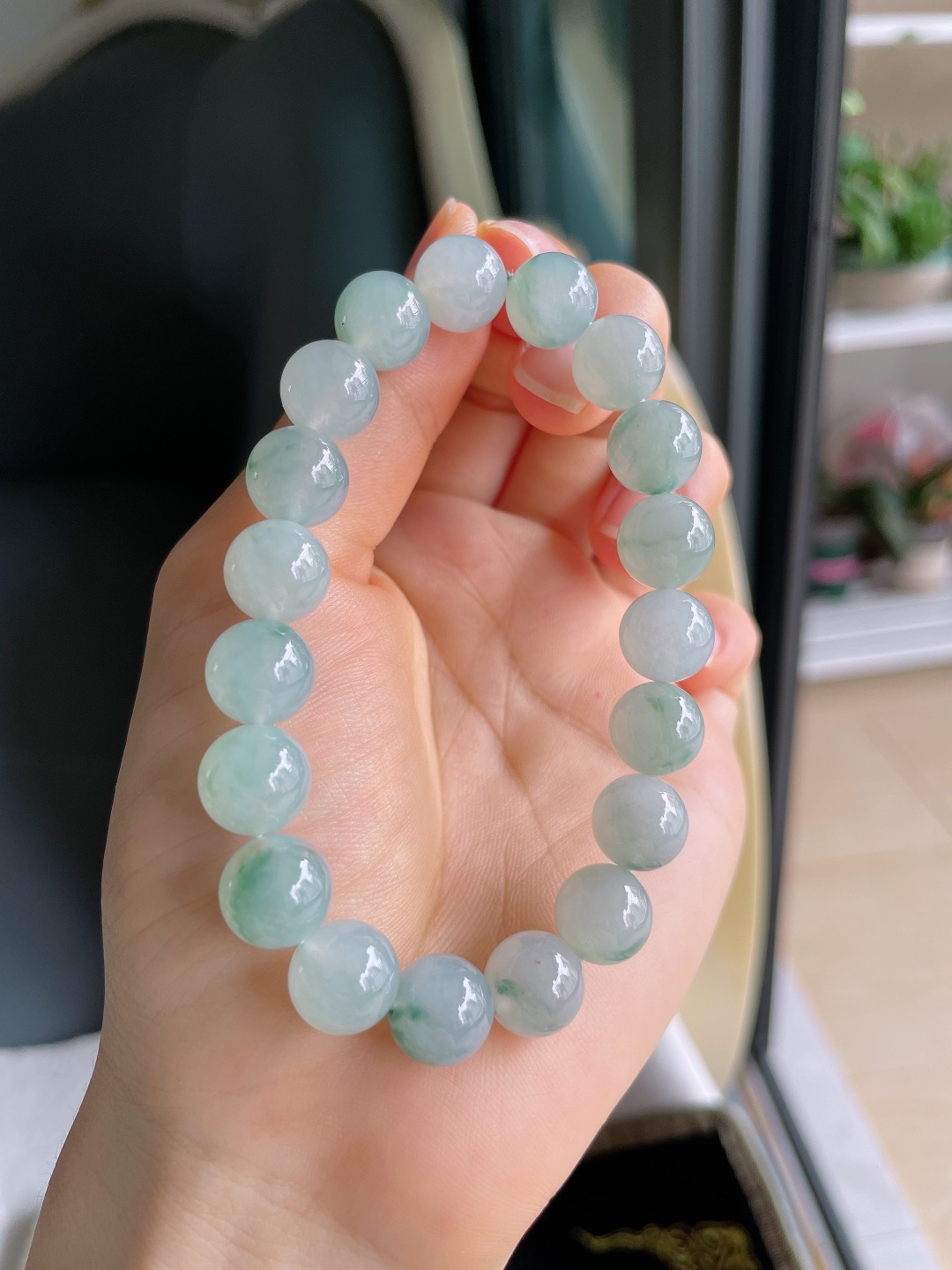 缅甸天然翡翠A货，冰飘花手串，尺寸：10.5mm。【编3357】