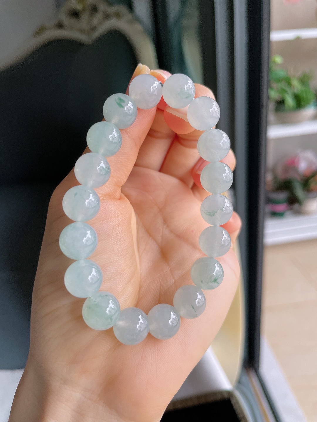 天然翡翠A货，冰飘花手串，尺寸：11mm。【编4065】