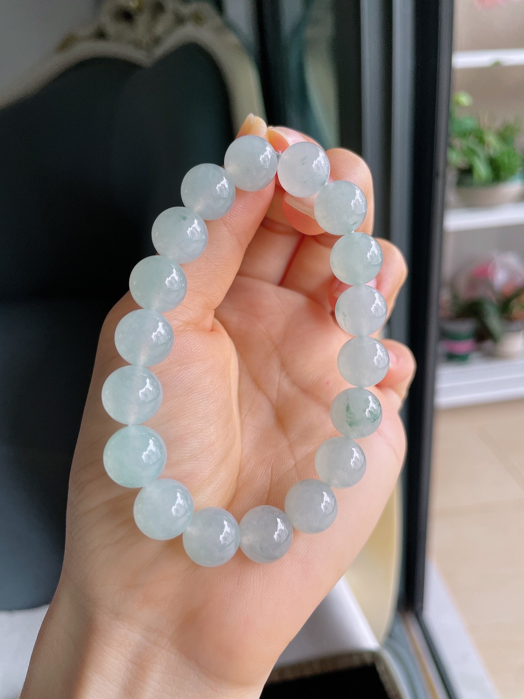 天然翡翠A货，冰飘花手串，尺寸：11mm。【编4065】