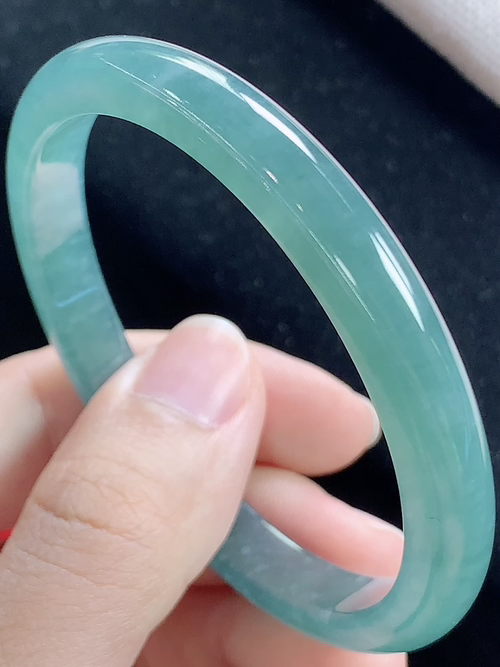 蓝水正圈手镯，无裂，尺寸56.8-8.1-6.1mm，Q16zg9