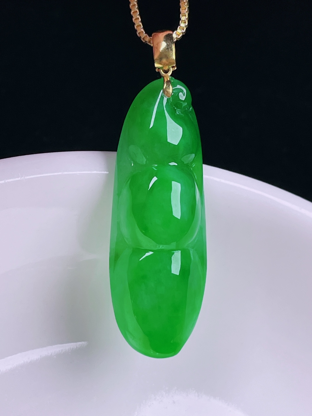️辣绿福豆，老种起光，细底通透，尺寸：35.7裸石30/11.3/7mm0716