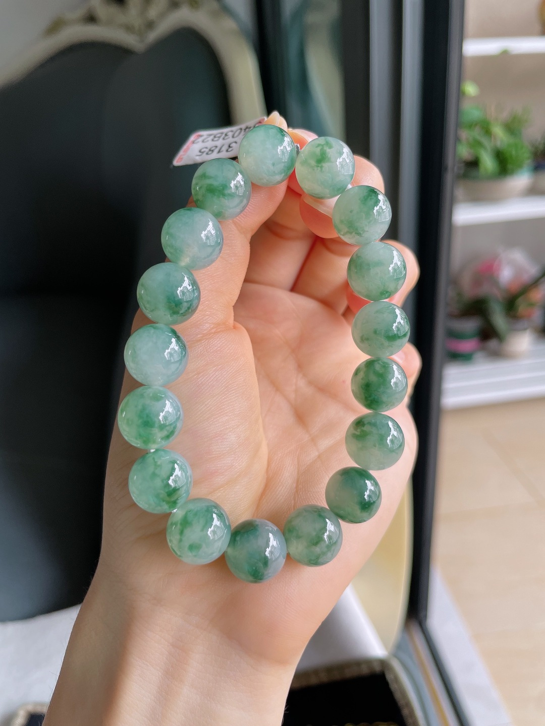 缅甸天然翡翠A货，冰飘花手串，尺寸：12.2mm。【编3185】