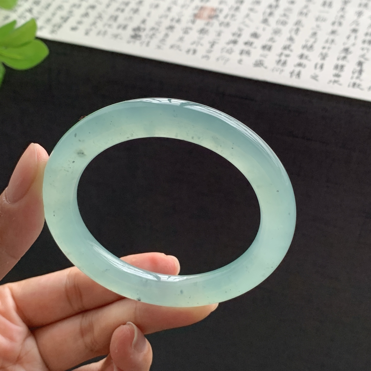 071514JM 冰绿乌鸡圆条翡翠手镯 55.1-9.8