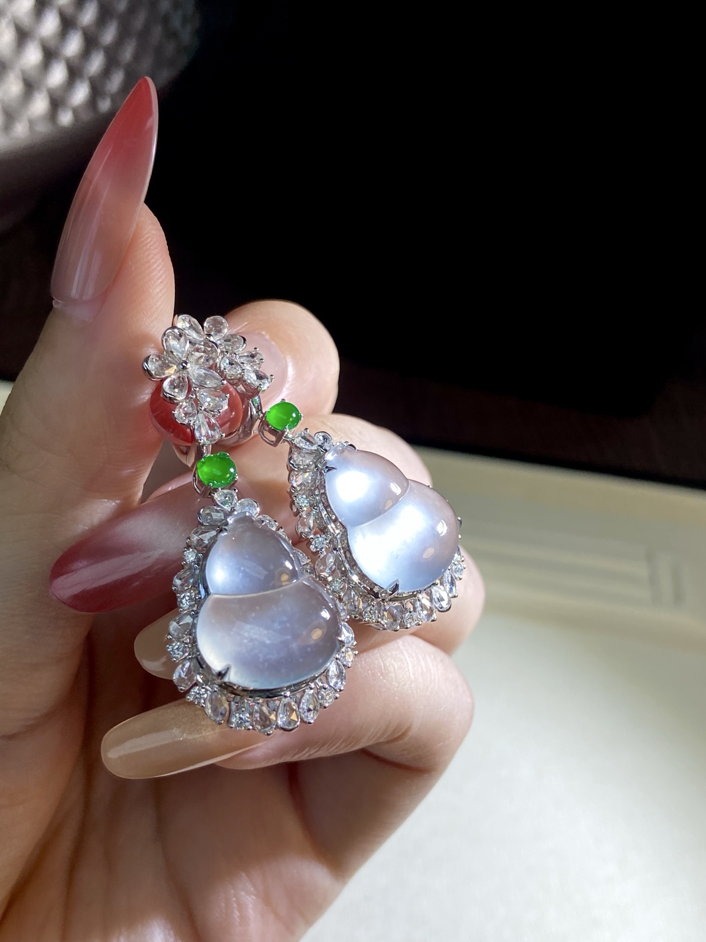 玻璃种葫芦耳坠，行走的“光源”，主打含蓄贵气，福禄双全，随身摇曳清冷气质：41.6-19-11.3，裸石：17-14.4-3mm，无裂