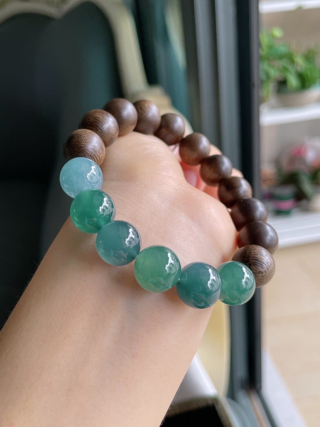 ️天然翡翠A货，冰蓝水多宝搭配沉香木手串，尺寸：11.8mm。【编3988】