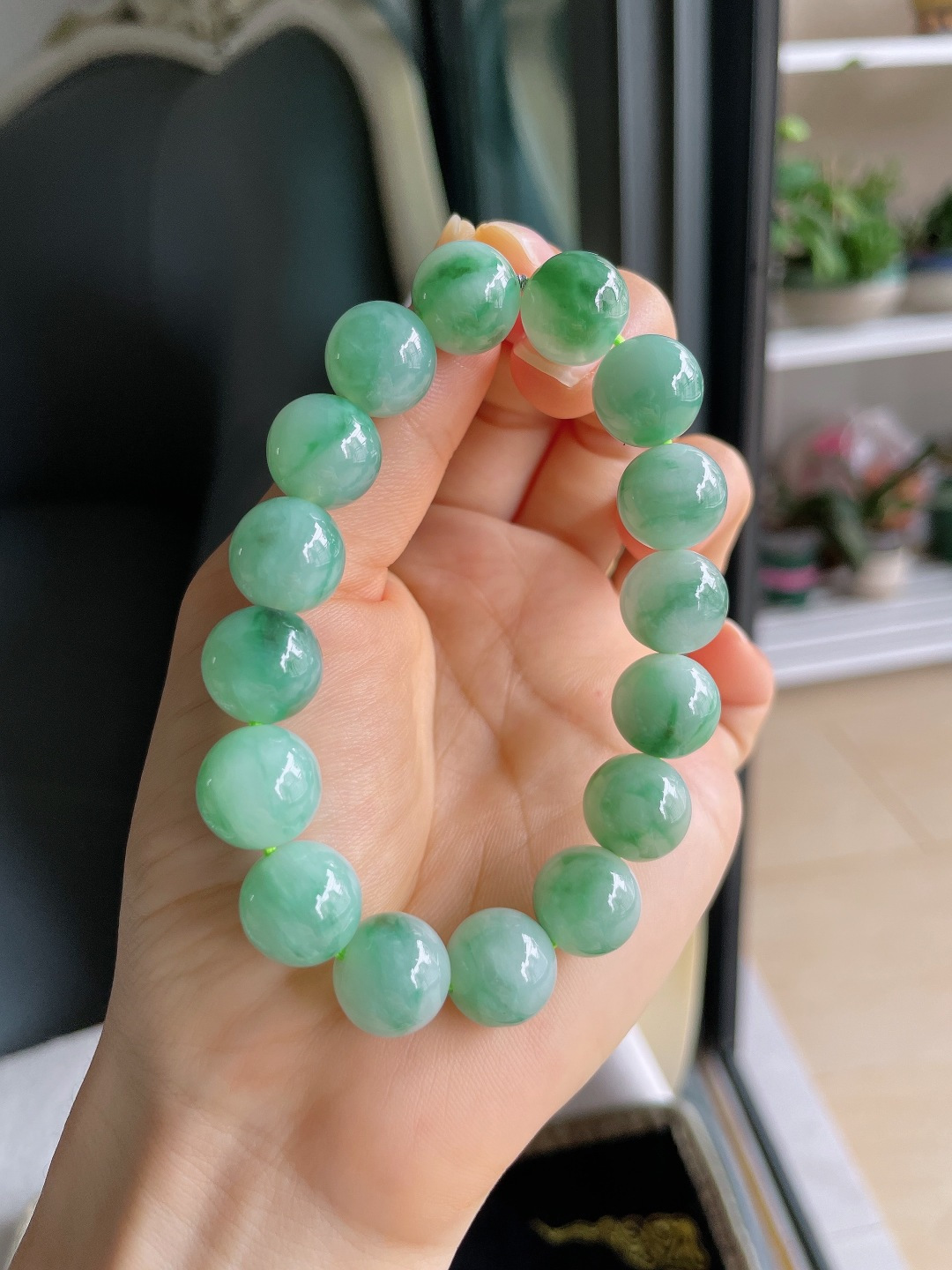 缅甸天然翡翠A货，冰飘花手串，尺寸：12.6mm。【编3064】