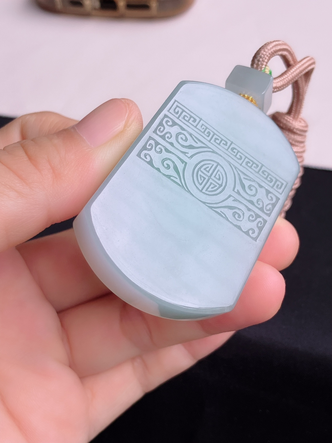 底色大平安牌，饱满大气，尺寸50.6/36.5/12.6/自然光实拍