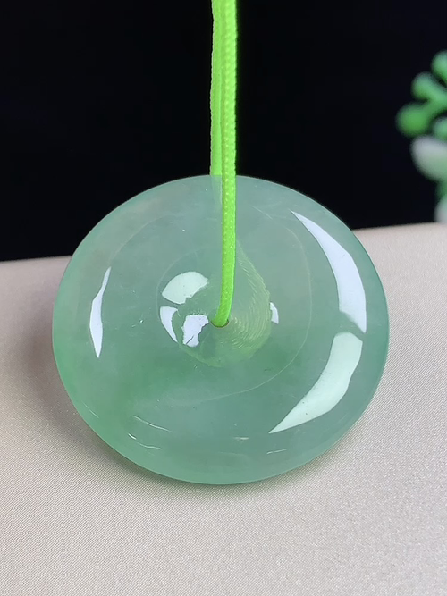 冰晴绿平安扣，无裂，尺寸24.9-4.4mm，Q16zg9