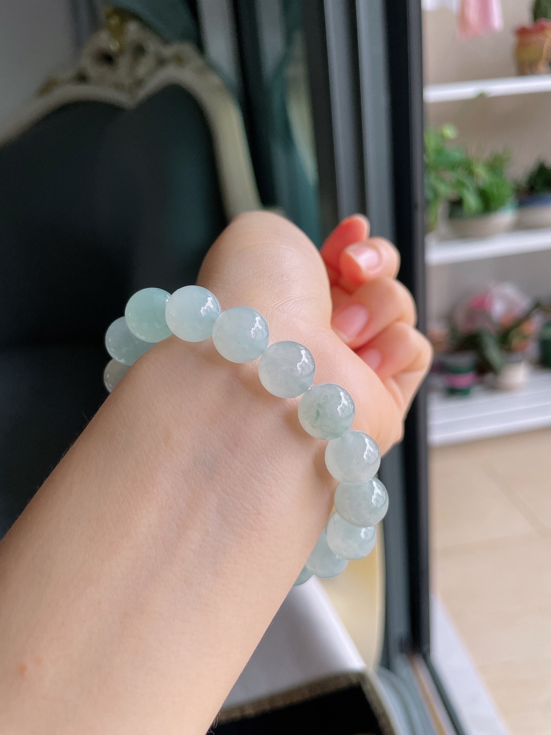 天然翡翠A货，冰飘花手串，尺寸：11mm。【编4065】