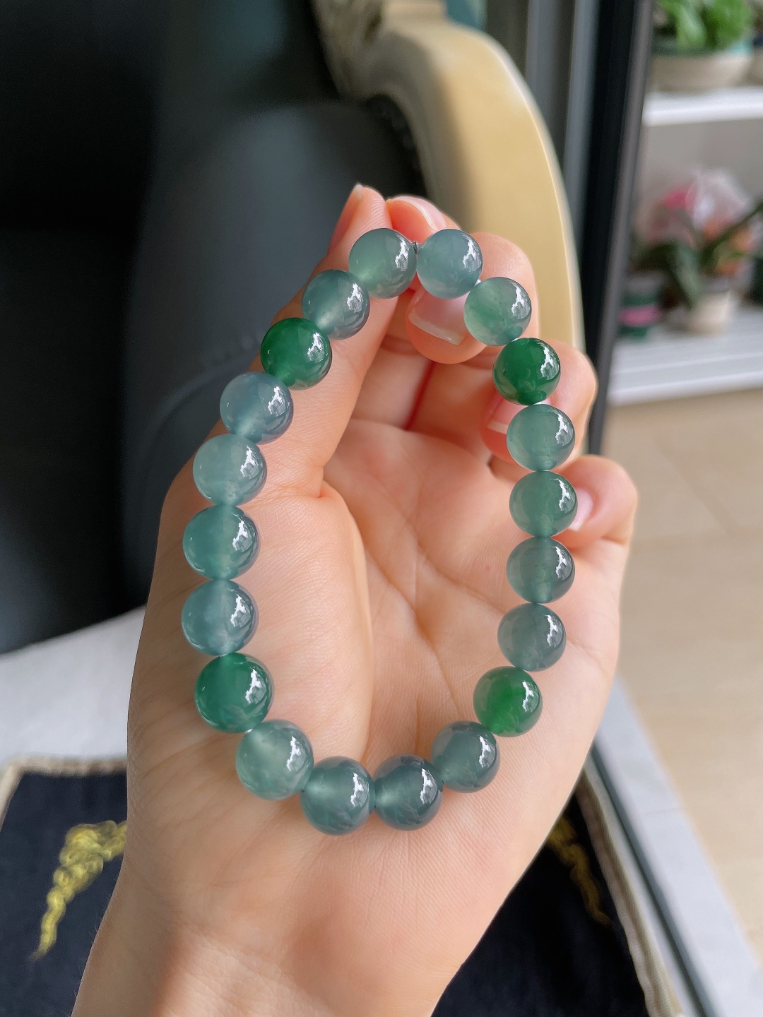 天然翡翠A货，冰蓝水手串，尺寸：9.8mm。【编3465】