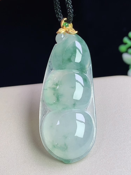 18k金镶冰飘花大福豆，无裂，尺寸40.5-16.8-5.5mm，Q16tgj