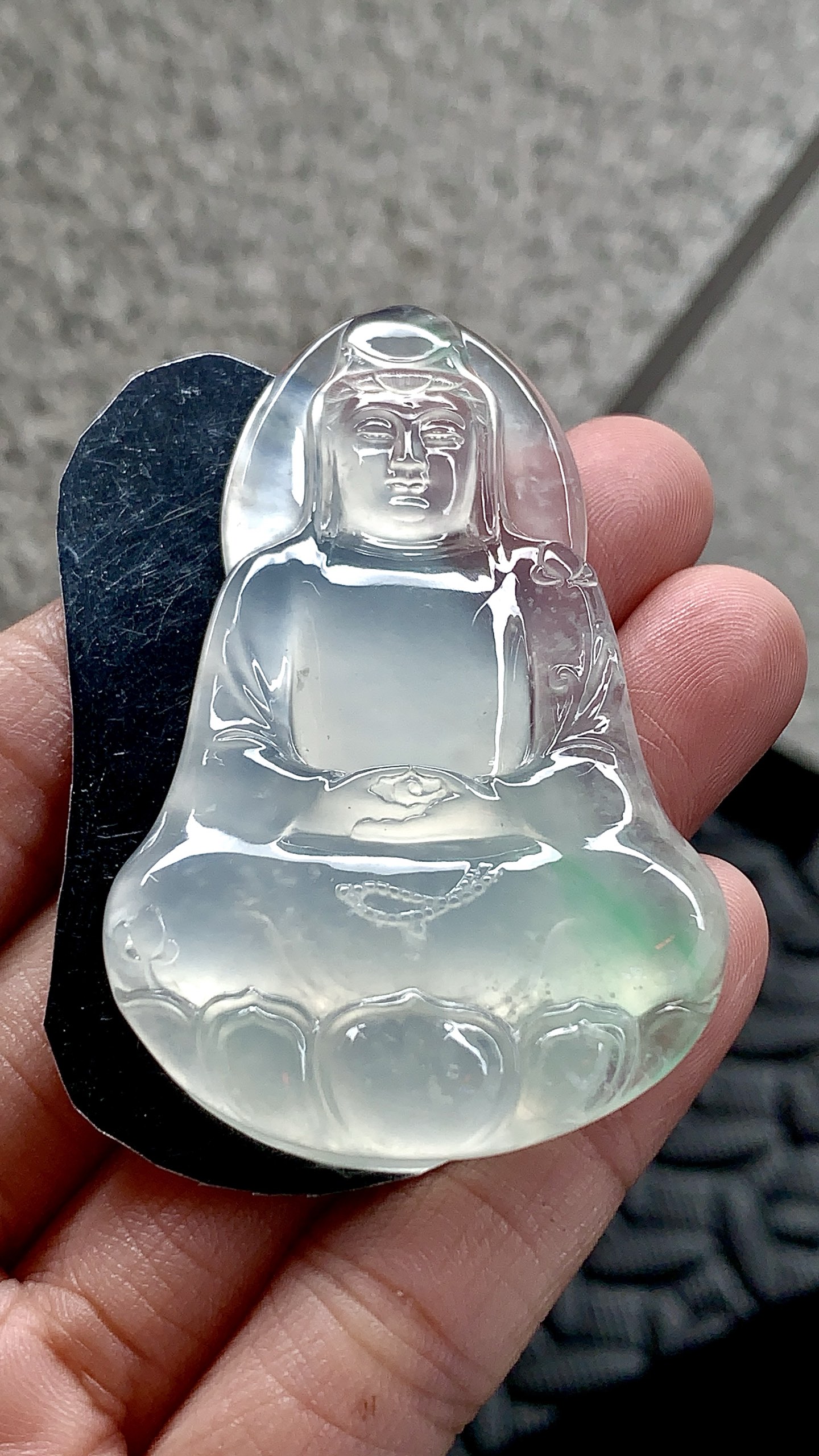 玻璃种飘绿观音 尺寸：59.5×38×7.2 玉韵悠长，典藏佳品
