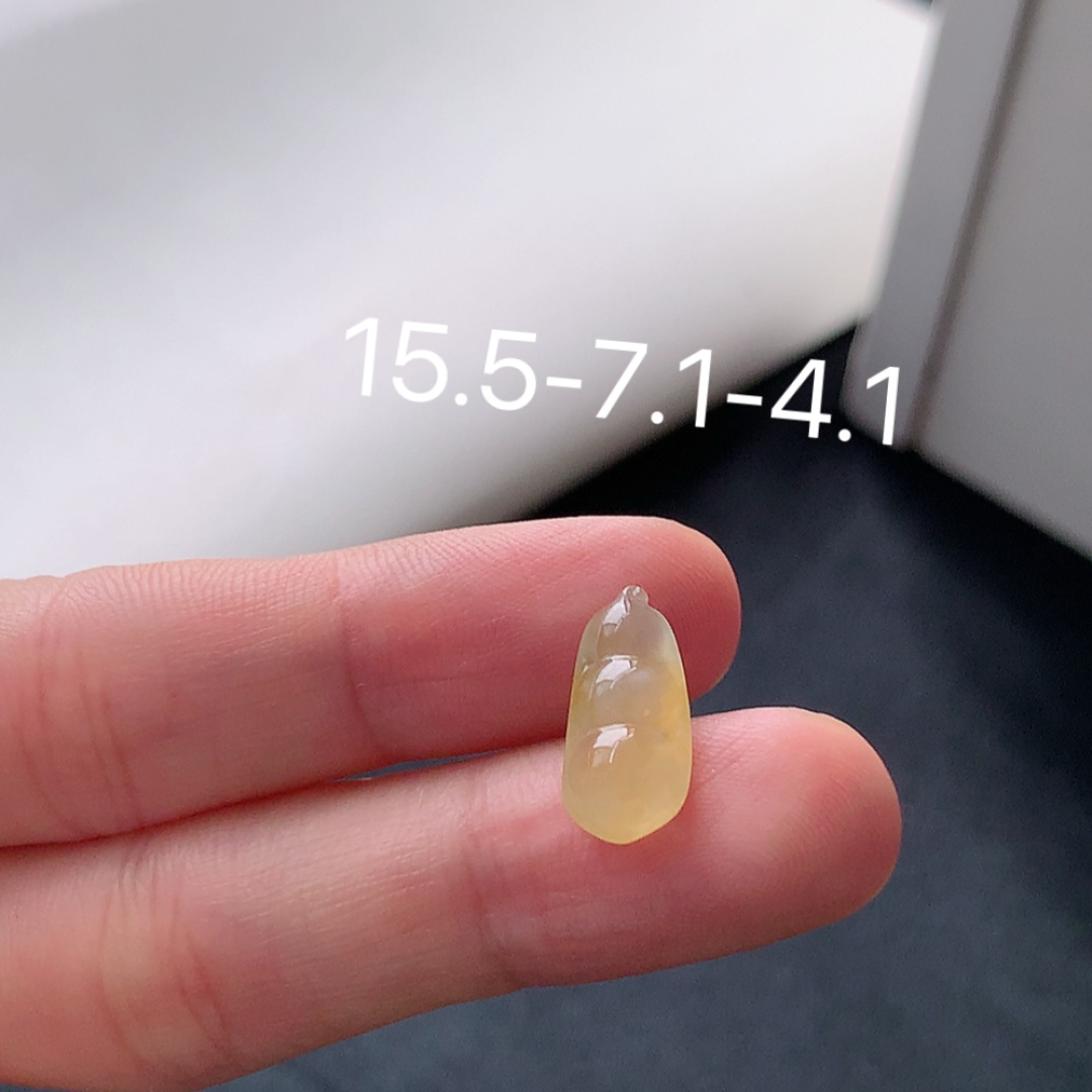 冰黄福豆挂件 冰润细腻饱满   色泽鲜甜 佩戴优雅迷人货号98715，15.5-7.1-4.1