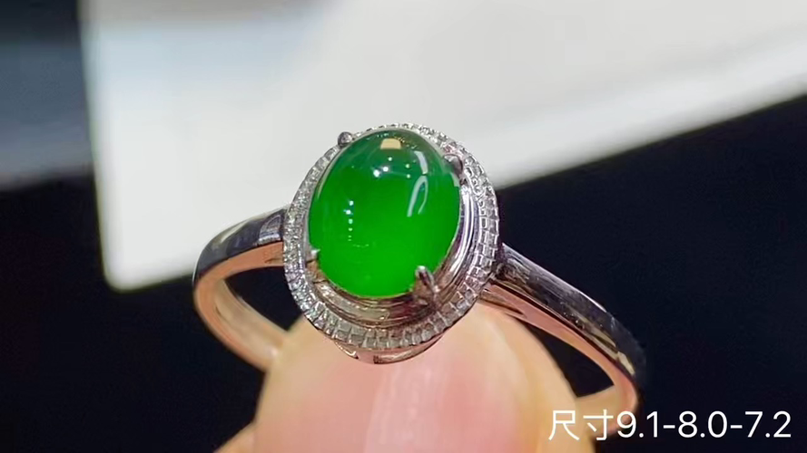 18k金+钻阳绿蛋面戒指，无裂，9.1-8.0-7.2