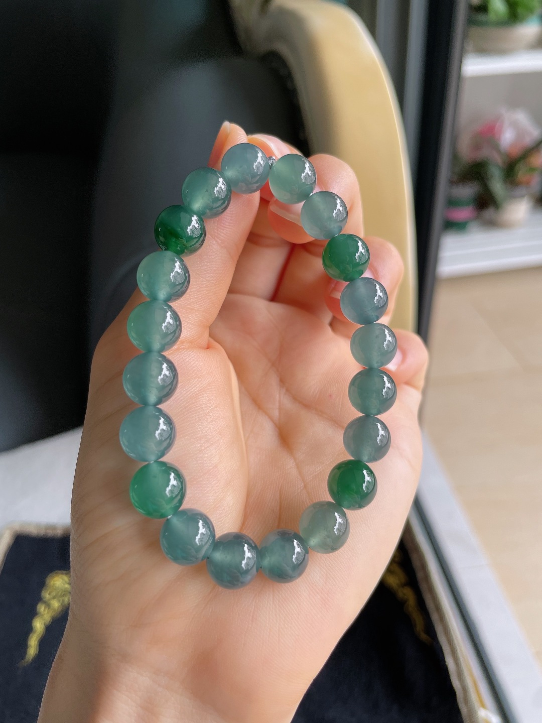天然翡翠A货，冰蓝水手串，尺寸：9.8mm。【编3465】