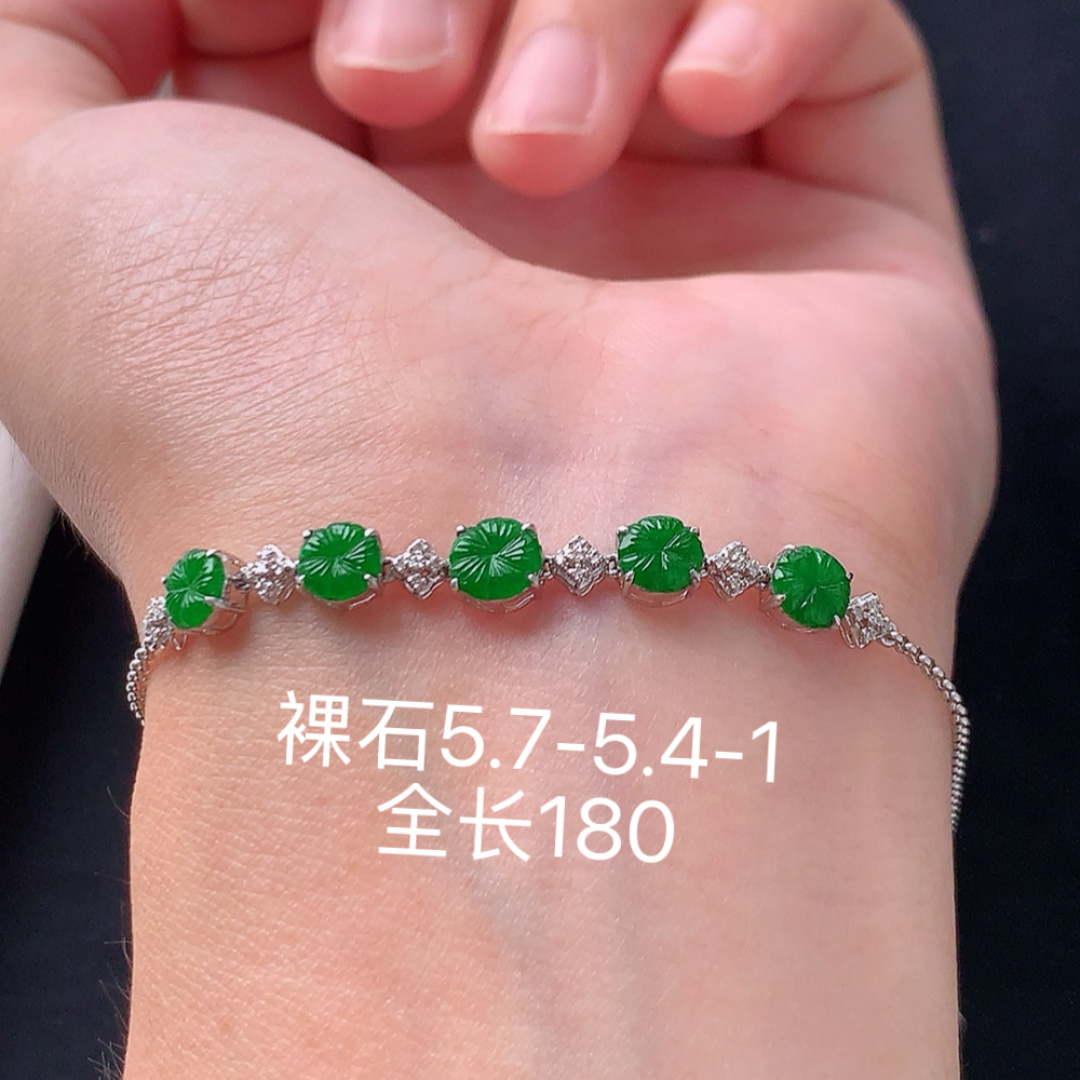 ️️ 冰阳绿手链 水润十足，底子细腻柔和，佩戴精致小巧 货号51714，5.7-5.4-1