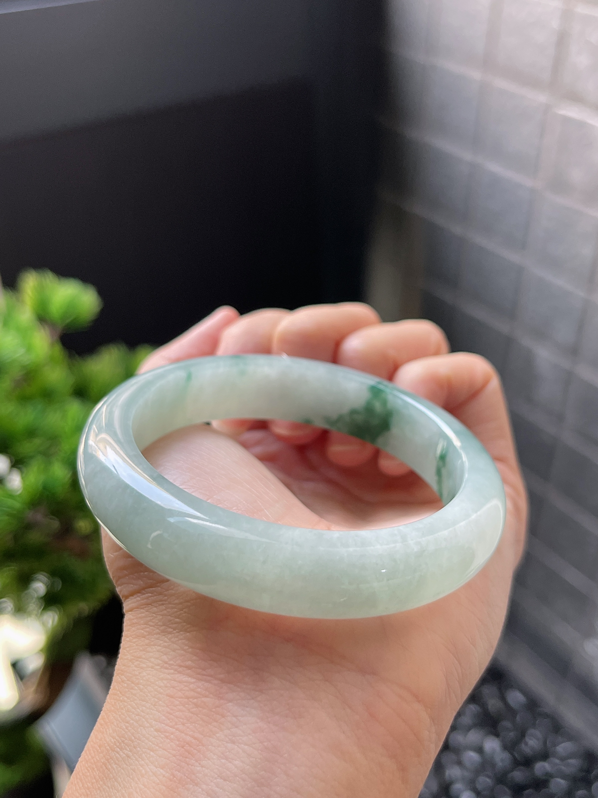 正圈55圈口，翡翠糯种飘绿手镯