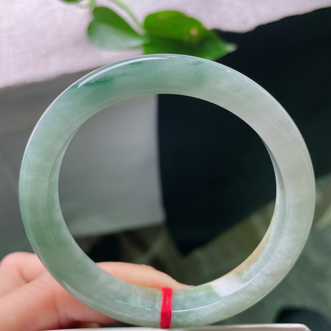 58.4/10.7/8.2绿底正圈，黄翡的碰撞，水润细腻，独树一帜，贵气，无裂，ss55951a
