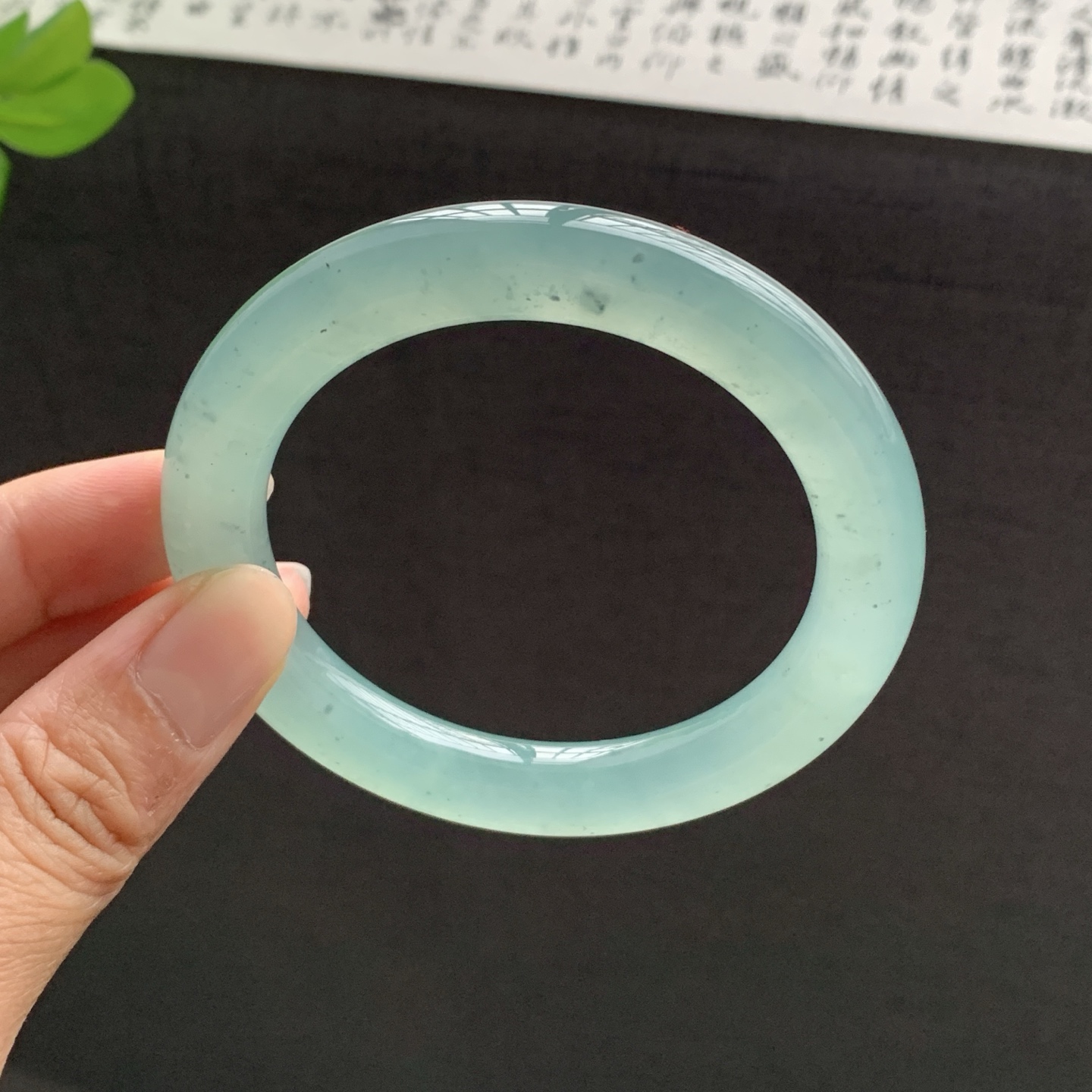 071514JM 冰绿乌鸡圆条翡翠手镯 55.1-9.8