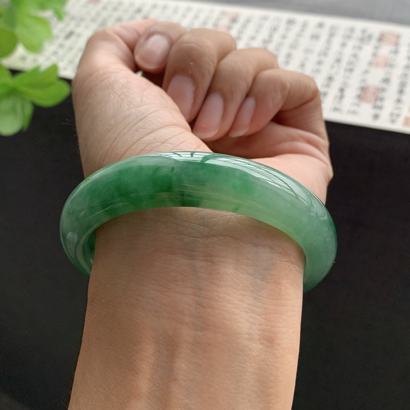 071515GX 飘绿花正圈翡翠手镯 56.9-13-8