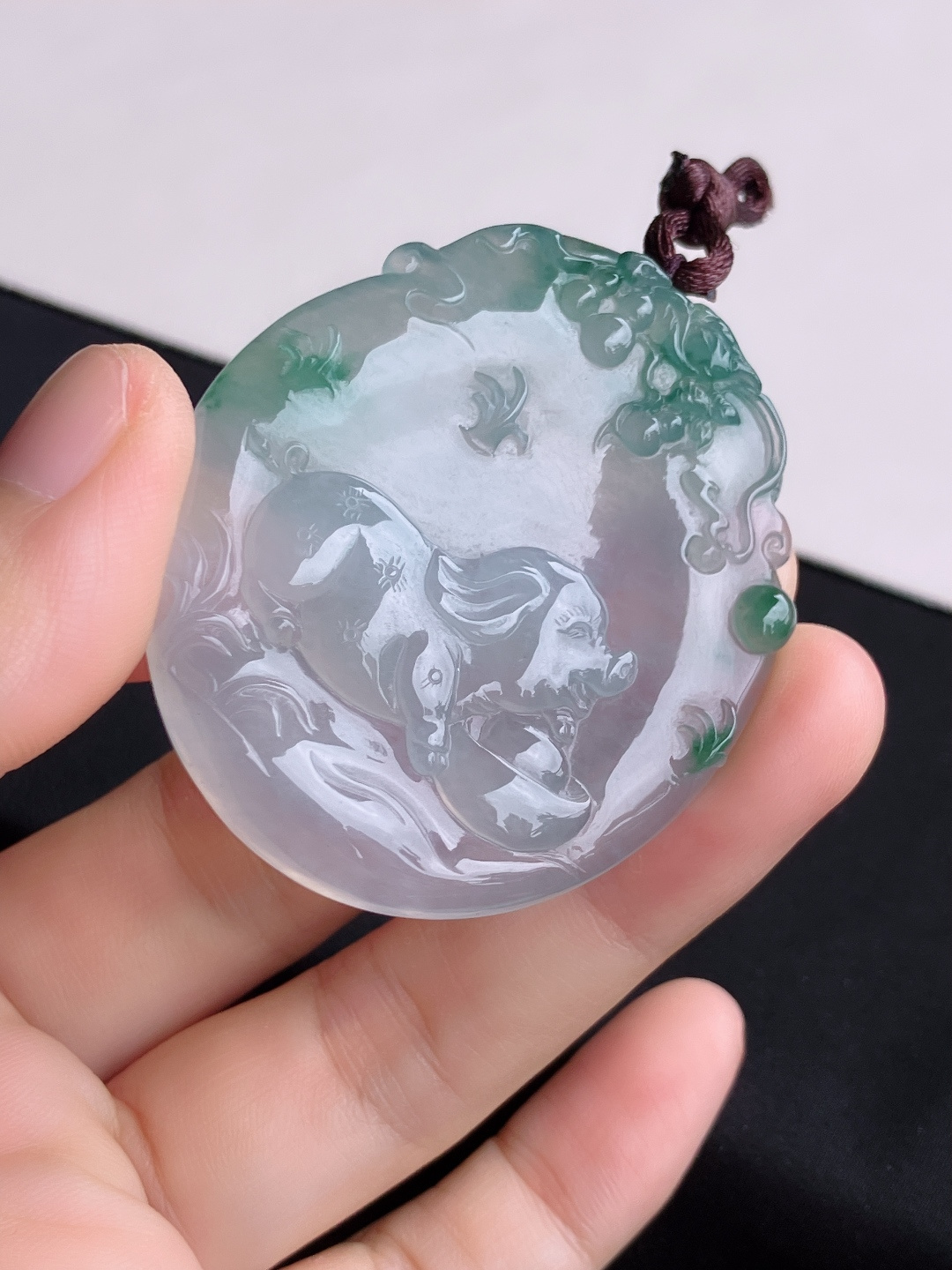 冰飘花生肖猪牌，晶莹剔透，尺寸53/45.7/5.6/自然光实拍