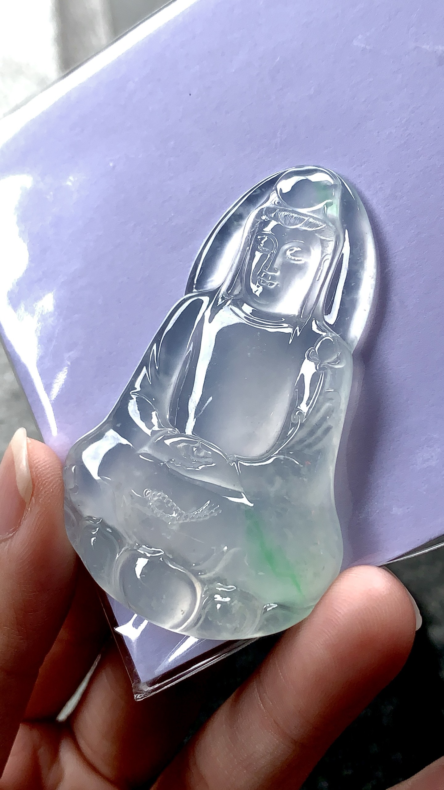 玻璃种飘绿观音 尺寸：59.5×38×7.2 玉韵悠长，典藏佳品