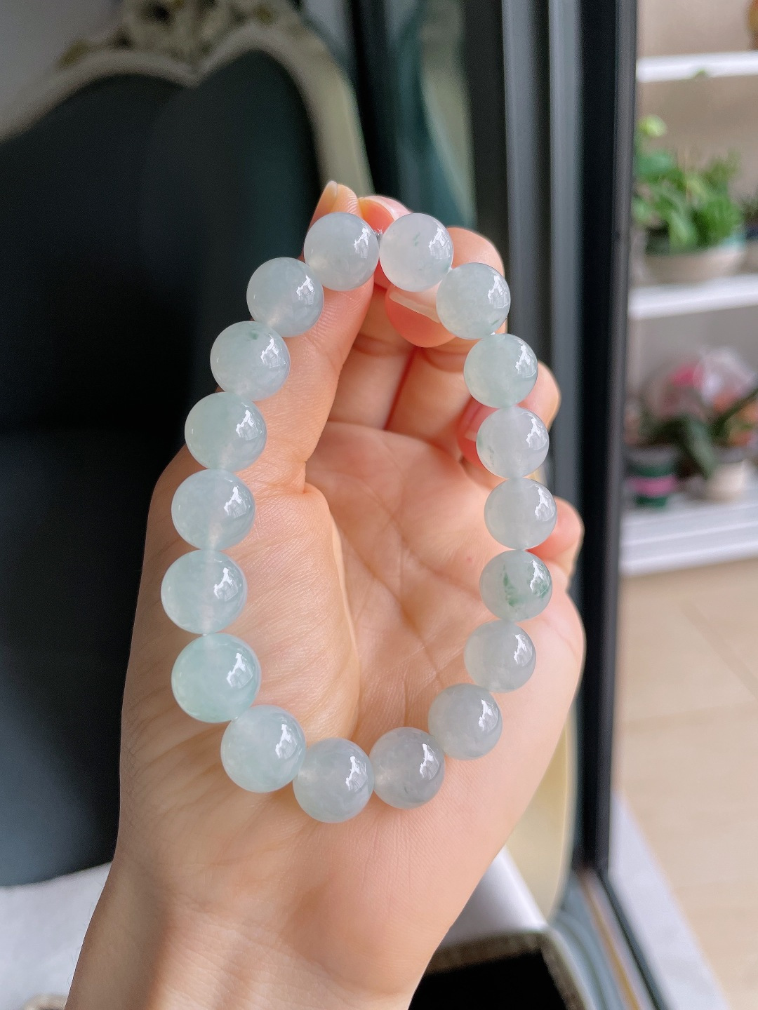 天然翡翠A货，冰飘花手串，尺寸：11mm。【编4065】