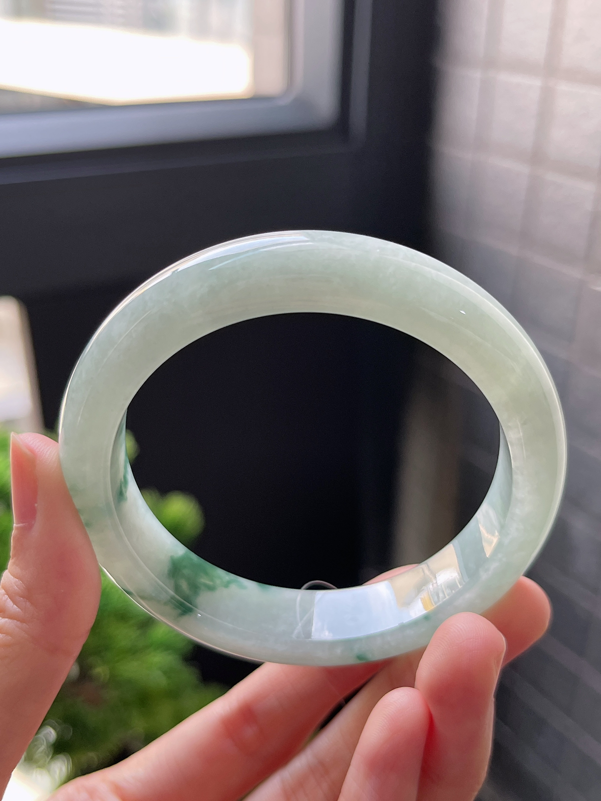 正圈55圈口，翡翠糯种飘绿手镯