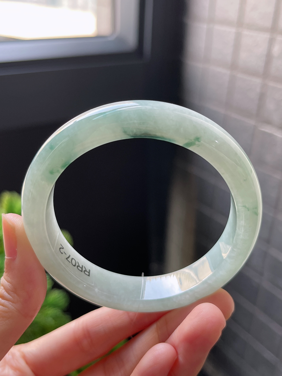 正圈55圈口，翡翠糯种飘绿手镯