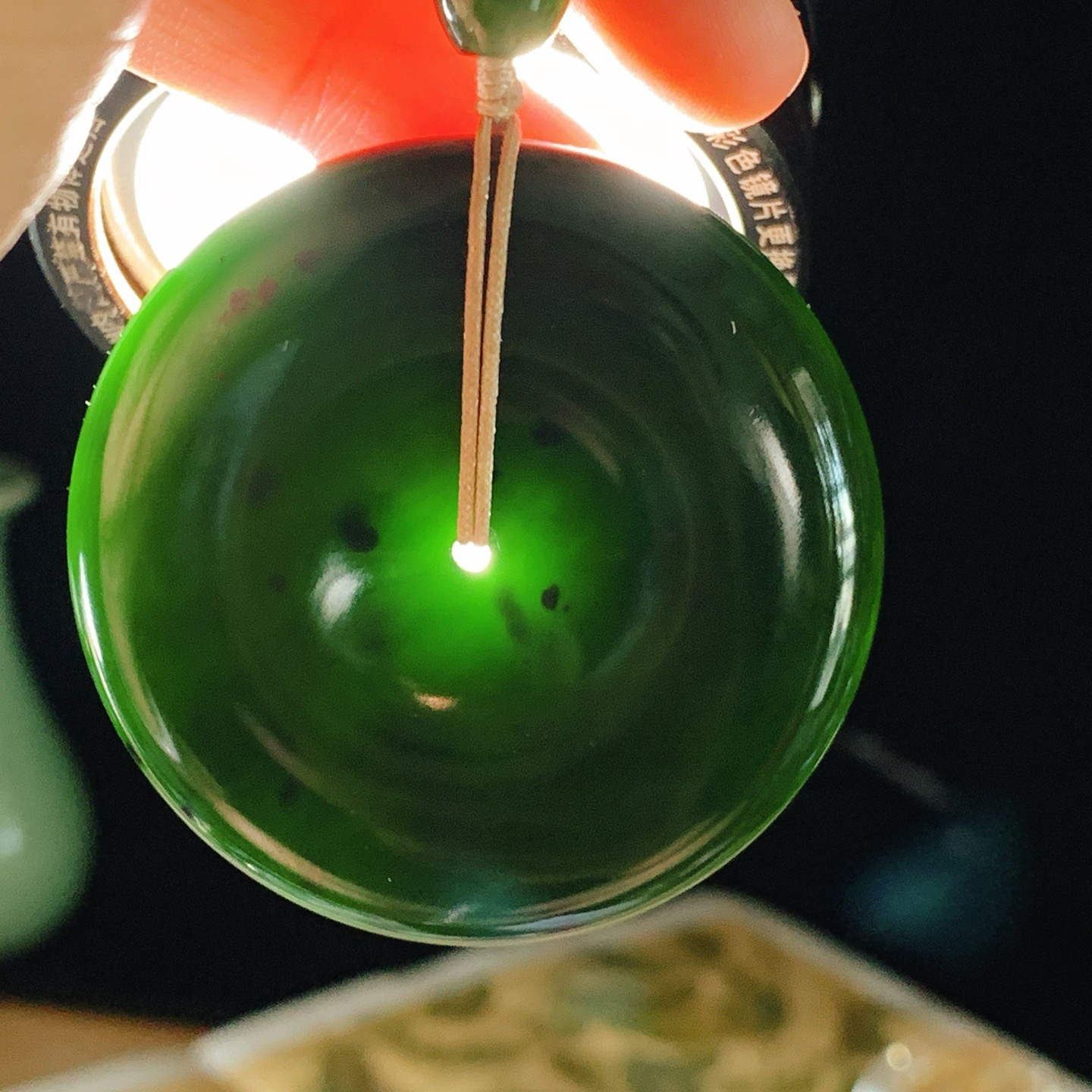 和田玉菠菜绿红皮料俄罗斯碧玉平安扣挂件 尺寸50/12重68克，玉质细腻油润 底色纯净 脂粉好，品质好！lt260716