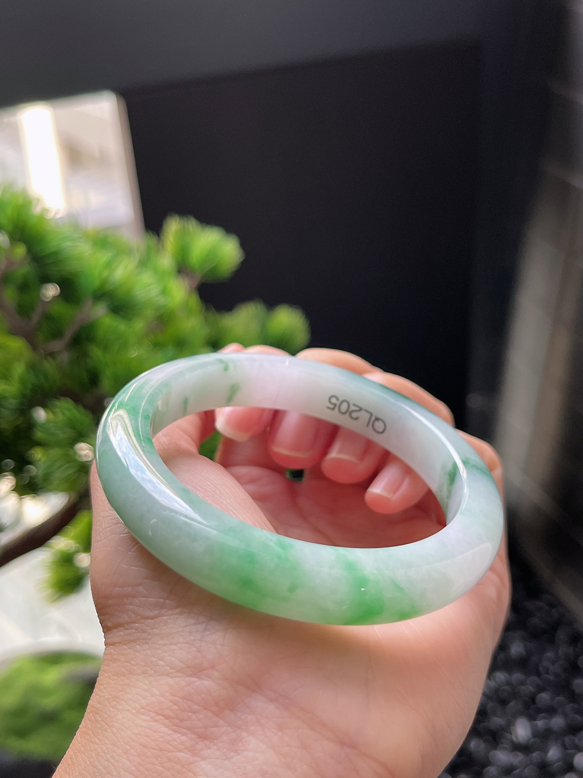 正圈55圈口，翡翠糯化种飘绿手镯