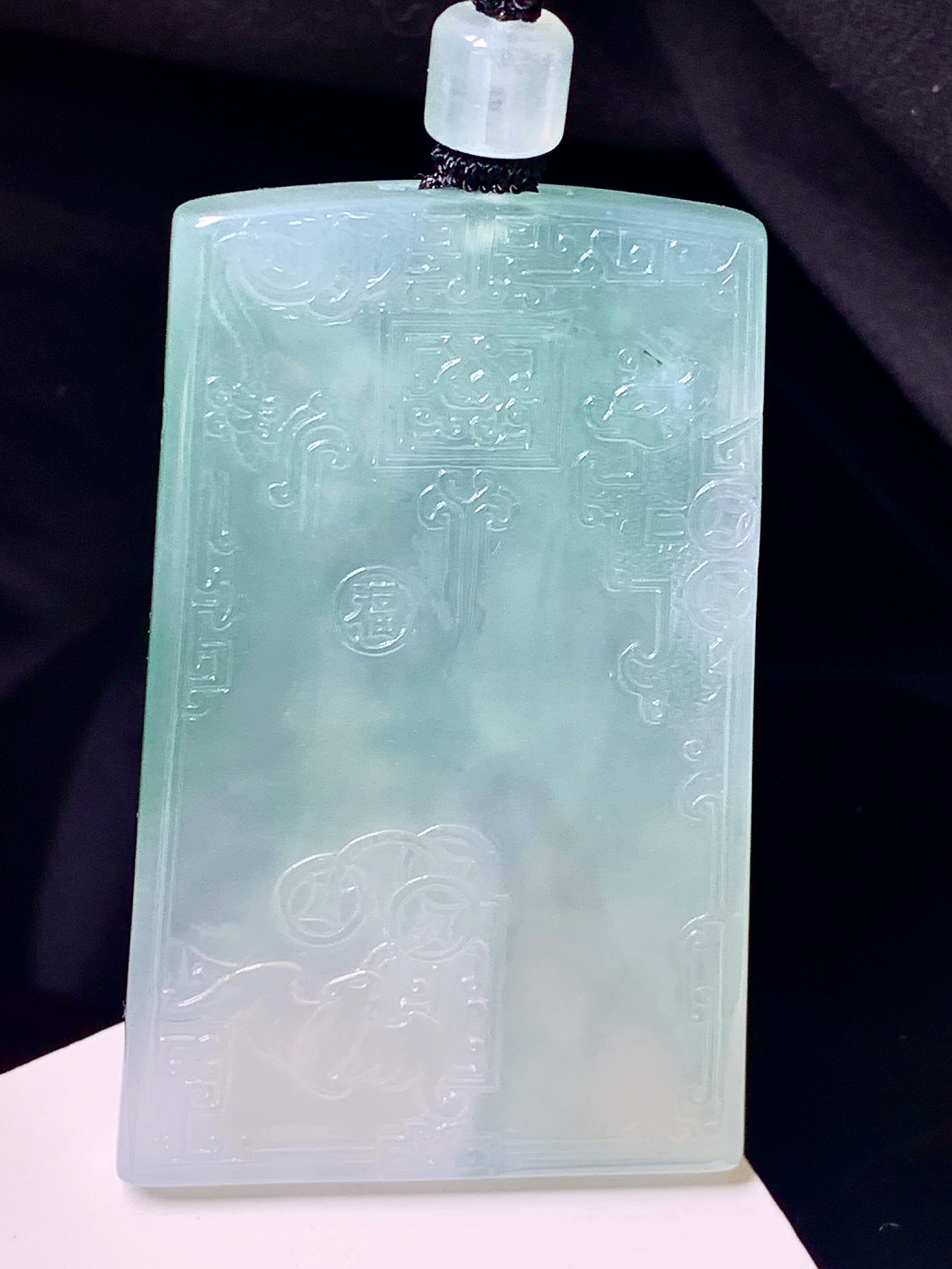 浅蓝雕花无事牌吊坠 玉质细腻 色泽艳丽清新 整体尺寸60.3*38.5*5.8 L1