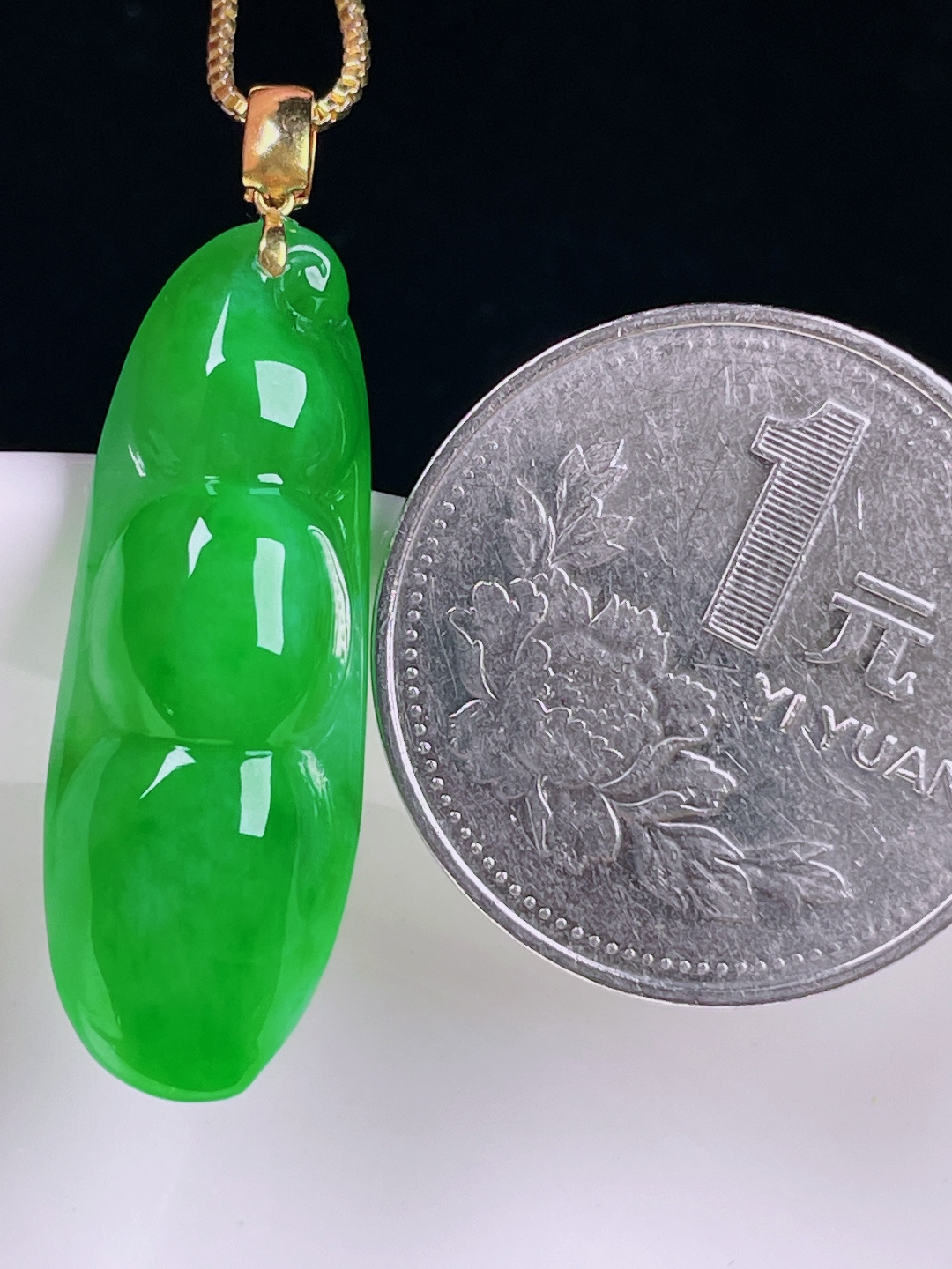 ️辣绿福豆，老种起光，细底通透，尺寸：35.7裸石30/11.3/7mm0716