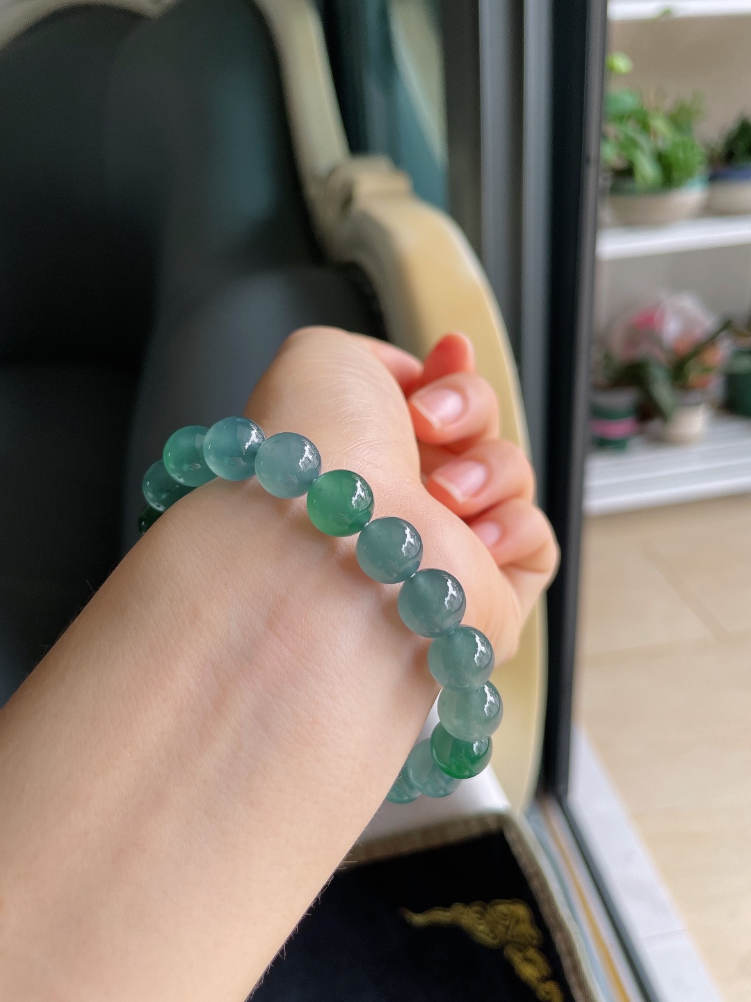 天然翡翠A货，冰蓝水手串，尺寸：9.8mm。【编3465】