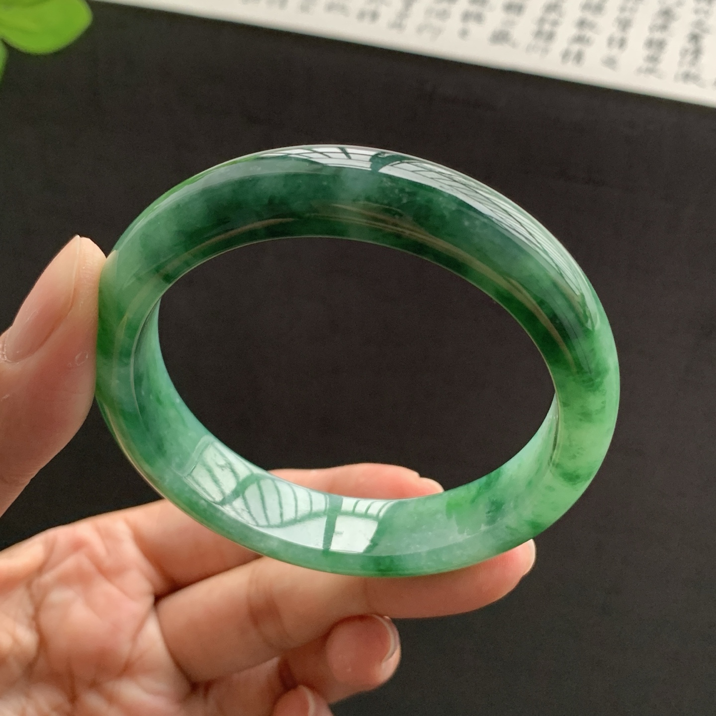071515GX 飘绿花正圈翡翠手镯 56.9-13-8