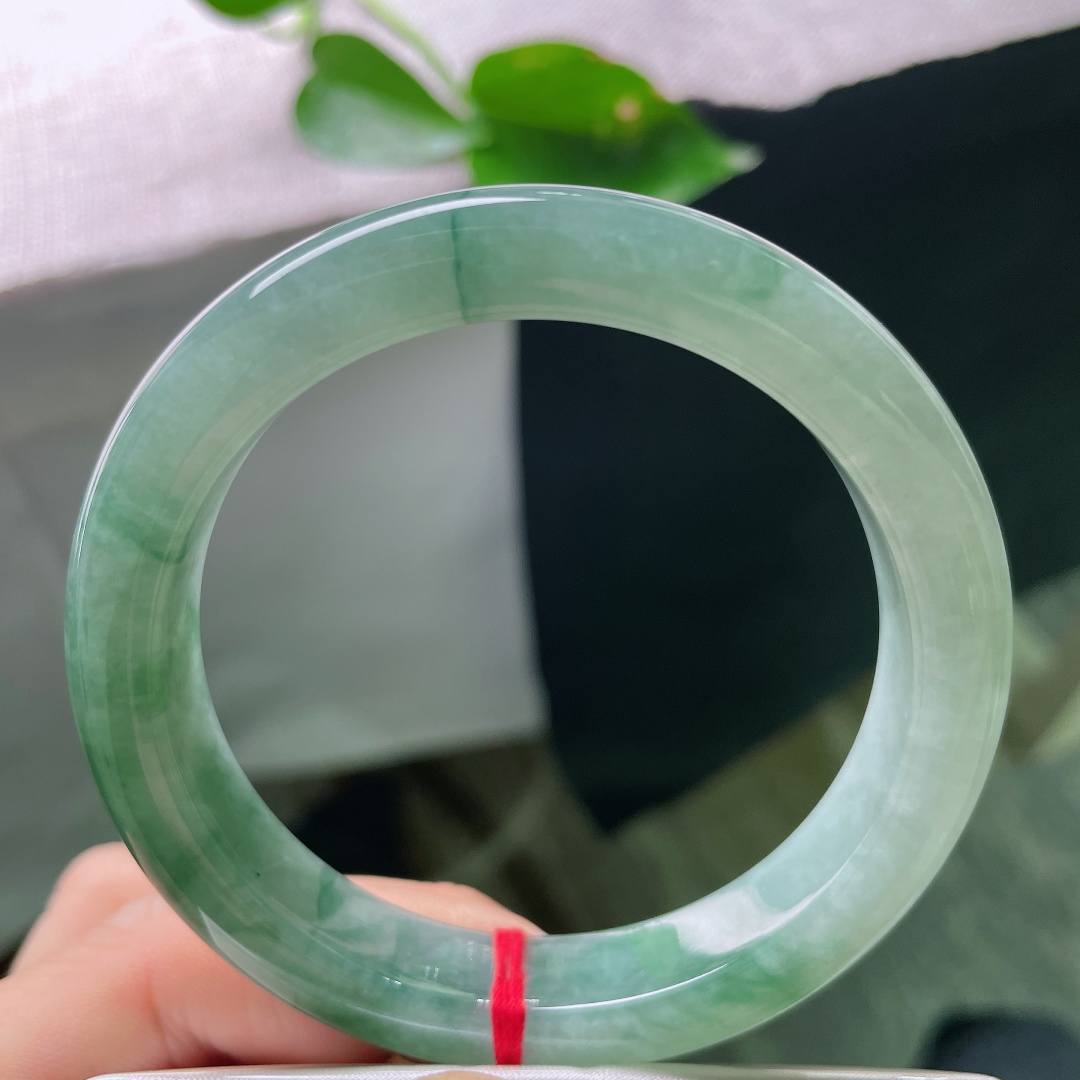 57.2/11.8/8.6，飘花正圈，镯型厚装大气，水头好，沉稳内敛，低调美，无裂，ss55948a