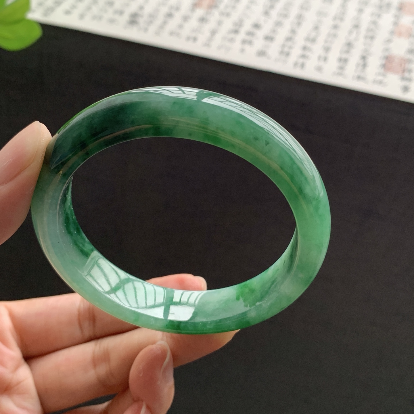 071515GX 飘绿花正圈翡翠手镯 56.9-13-8