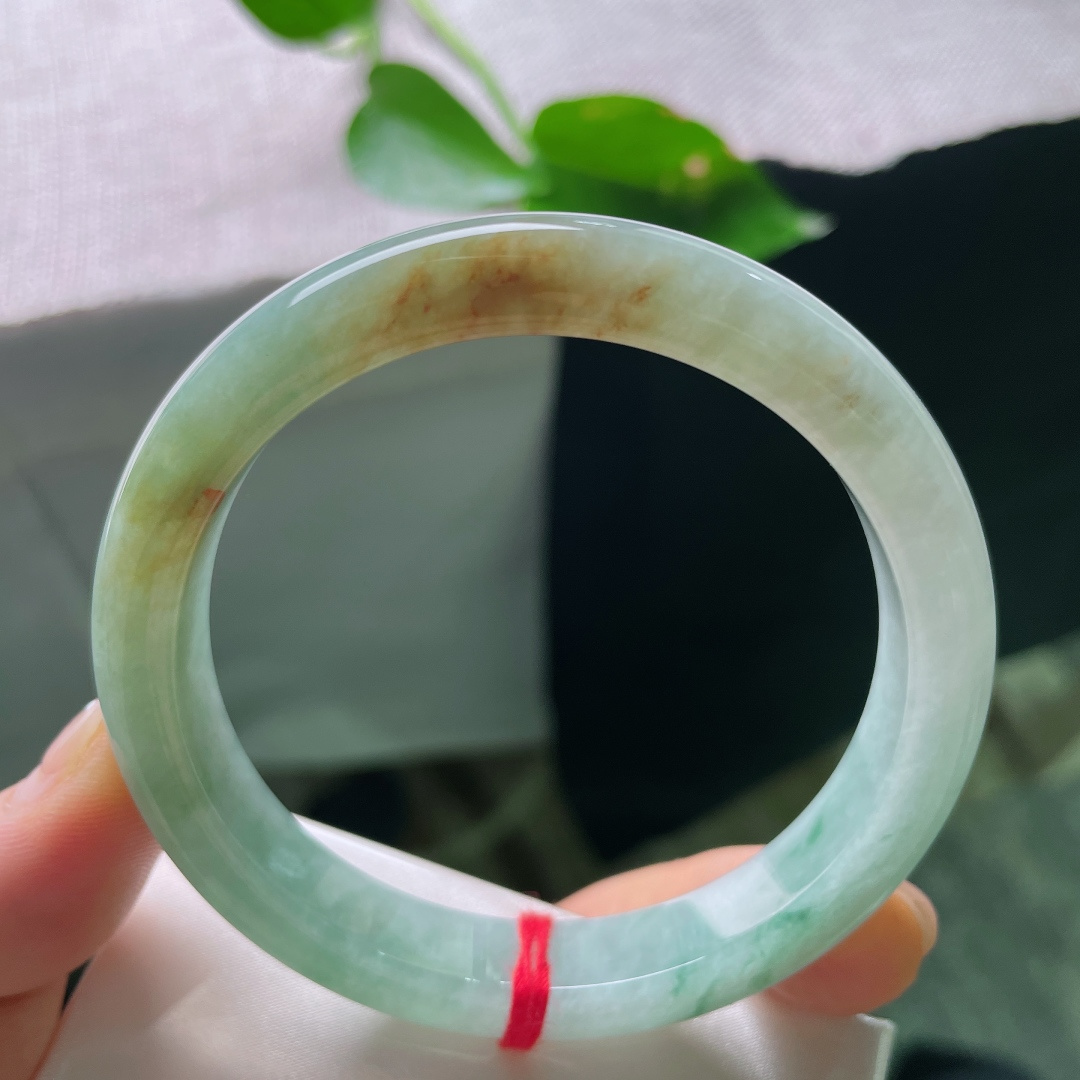 58.4/10.7/8.2绿底正圈，黄翡的碰撞，水润细腻，独树一帜，贵气，无裂，ss55951a