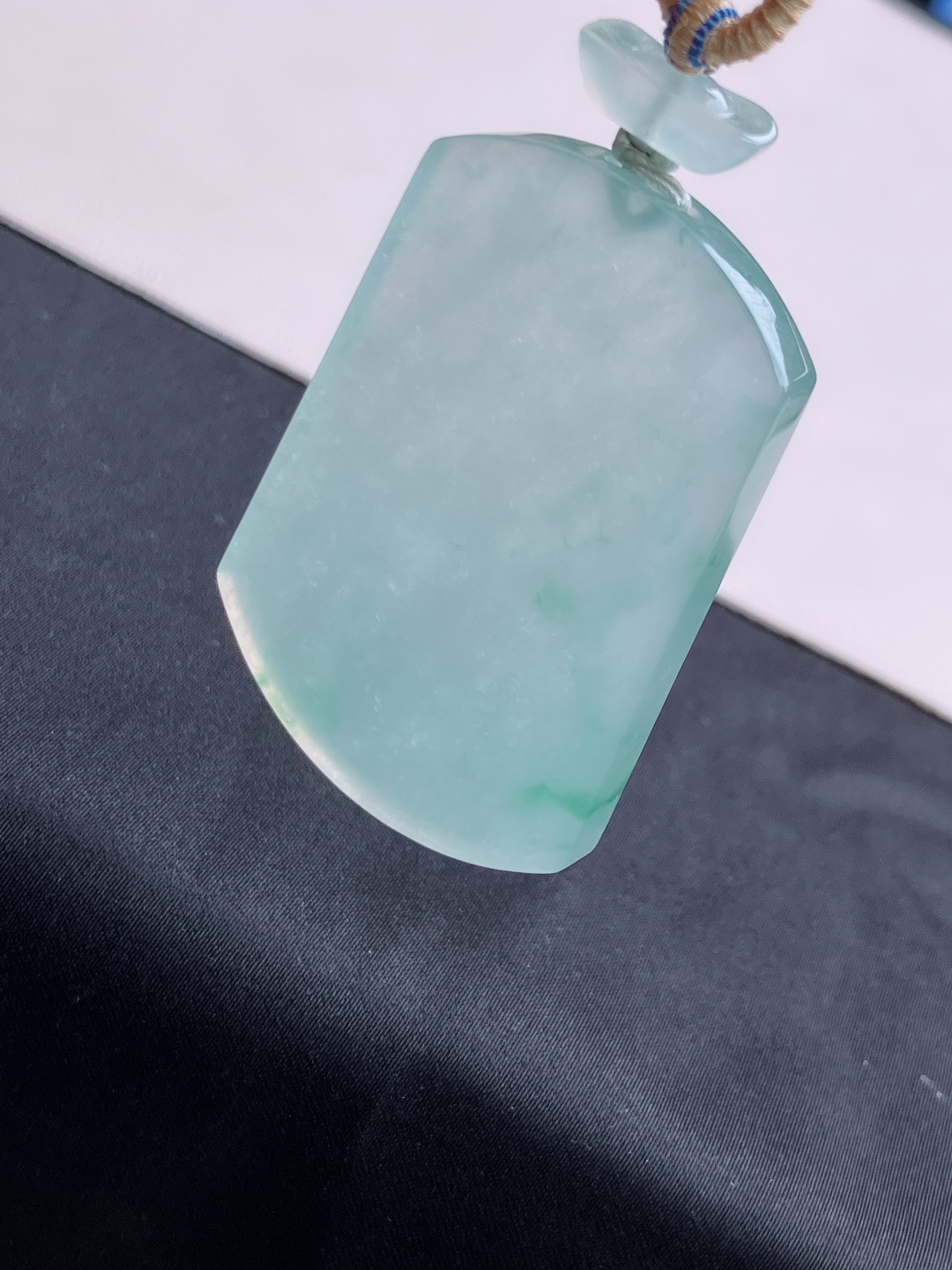 底色平安牌，晶莹剔透，尺寸49.8/34/5.5/自然光实拍