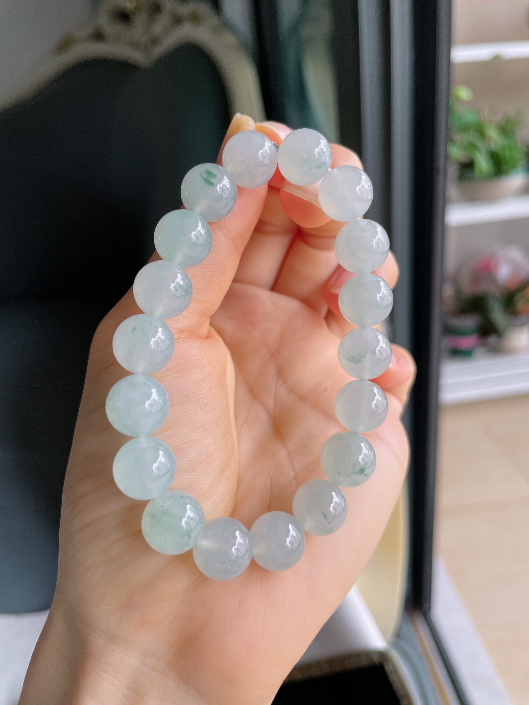 天然翡翠A货，冰飘花手串，尺寸：11mm。【编4065】