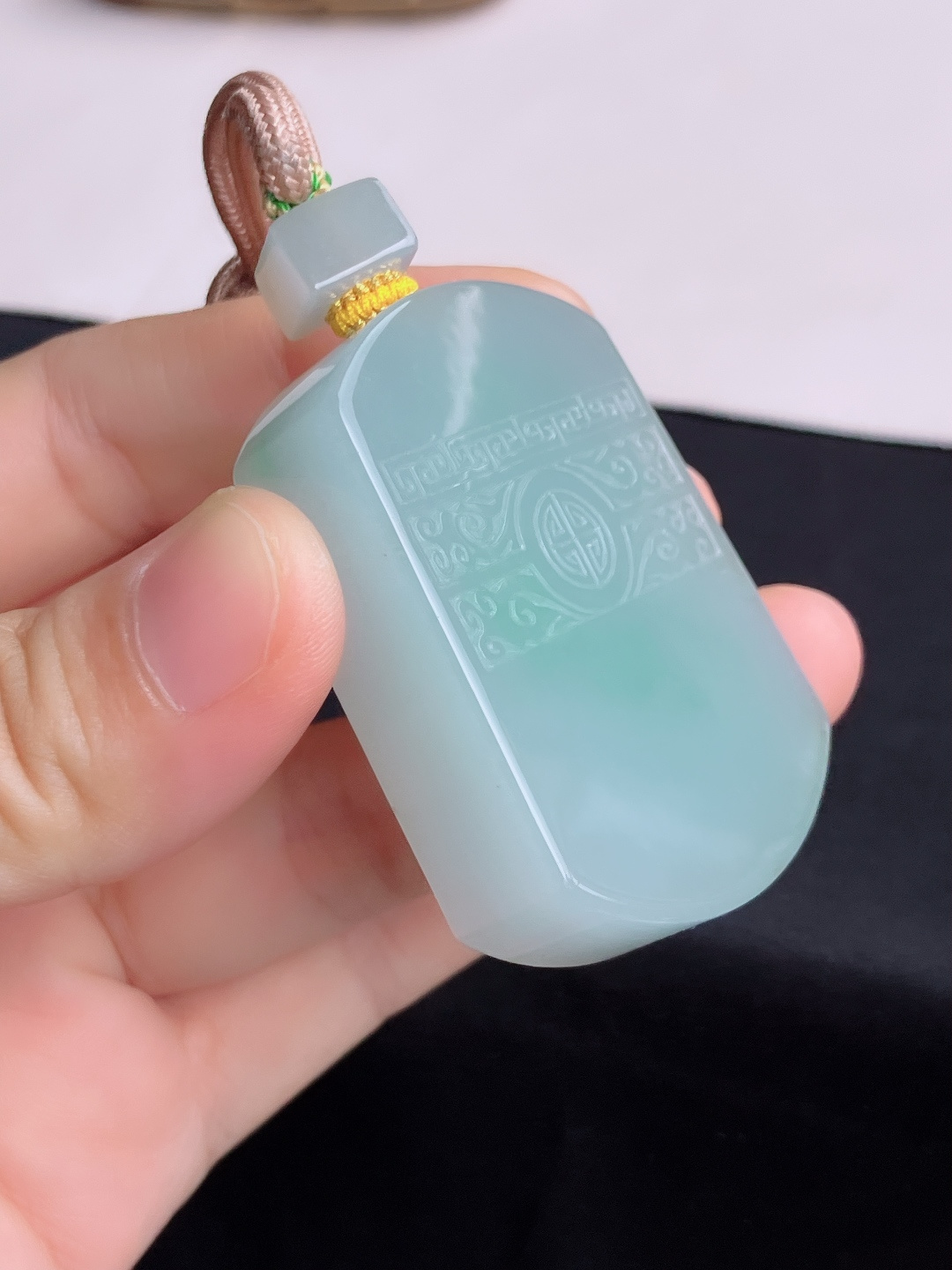 底色大平安牌，饱满大气，尺寸50.6/36.5/12.6/自然光实拍