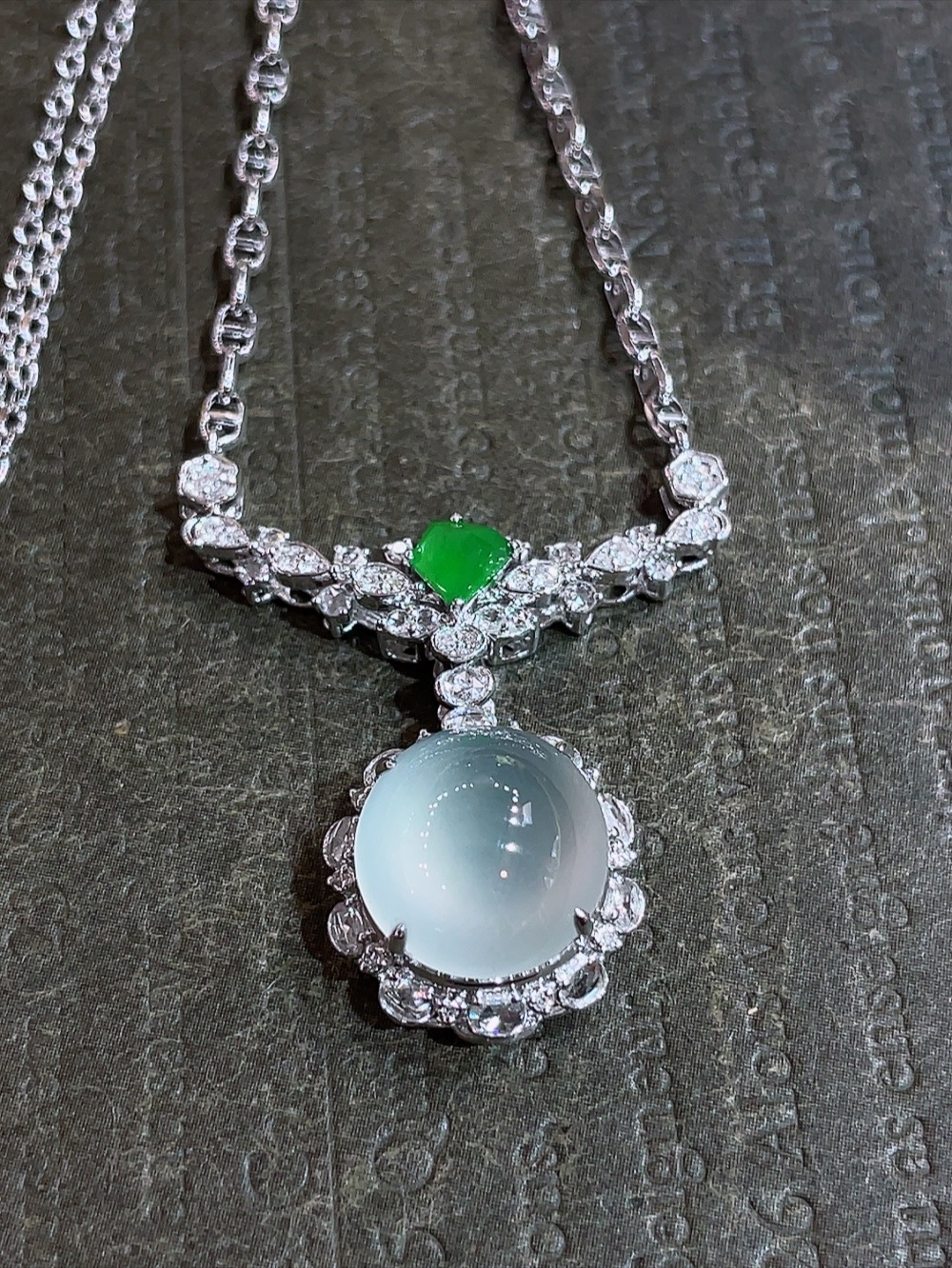 ️  高冰玻璃种鸽子蛋套装送金项链  无裂 18k金镶嵌 种色兼备 全景天窗 重金镶嵌 南非钻镶 厚装饱满 时尚个性 荧光四射 刚性十足 高端大气 性比高 整体29.5-25.8-9.8裸石11.5-10.8